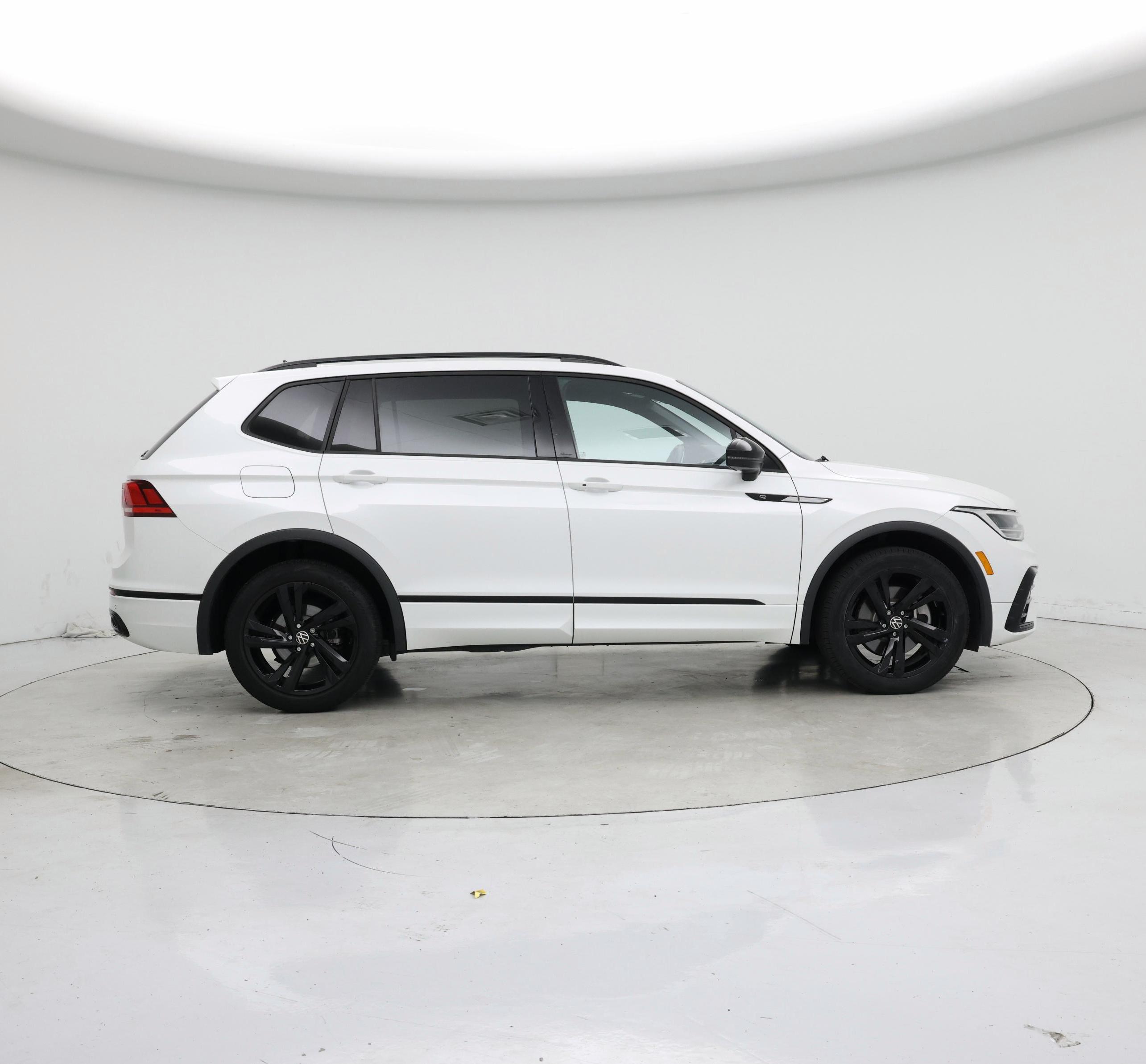 Thumbnail: 2023 Volkswagen Tiguan - 7