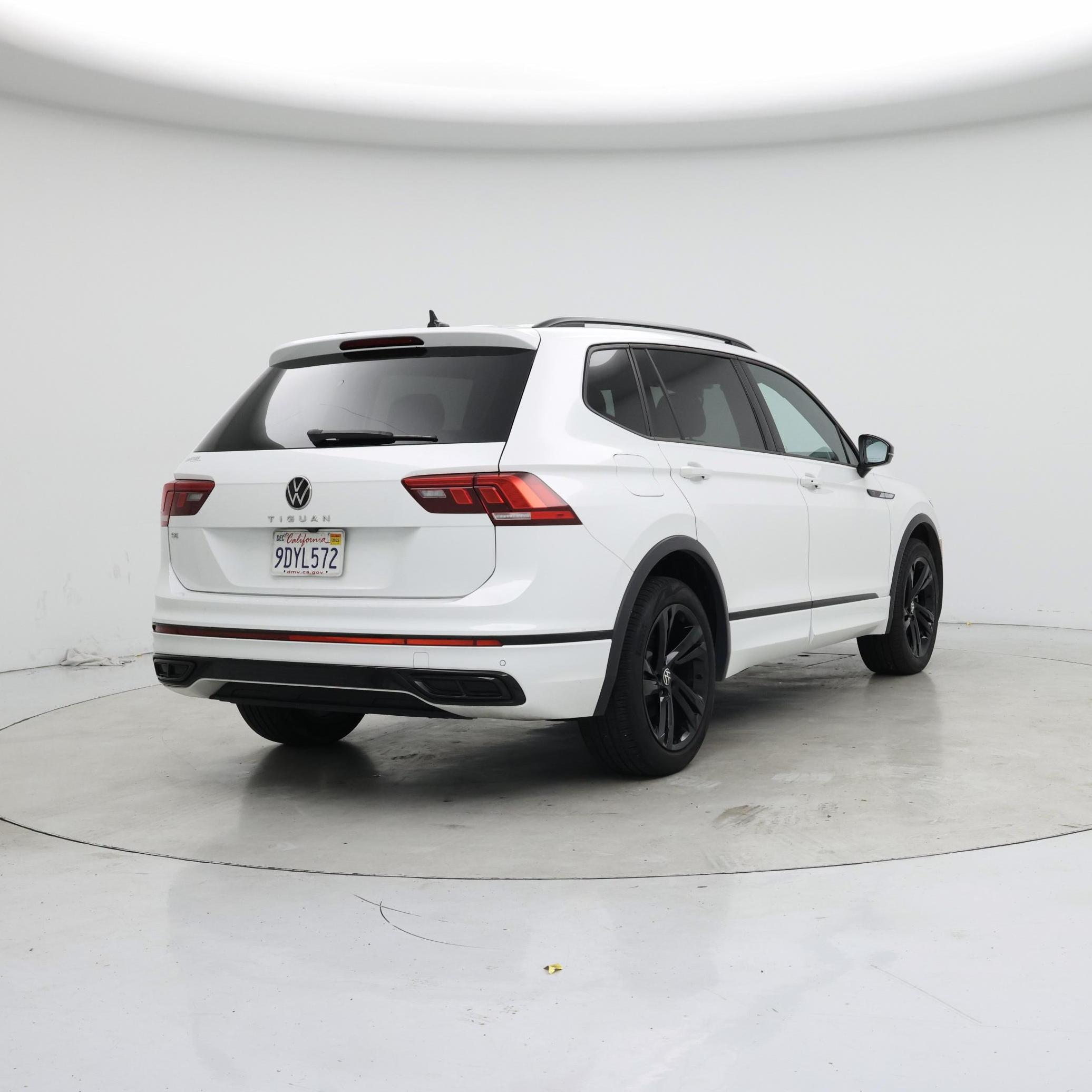 Thumbnail: 2023 Volkswagen Tiguan - 8