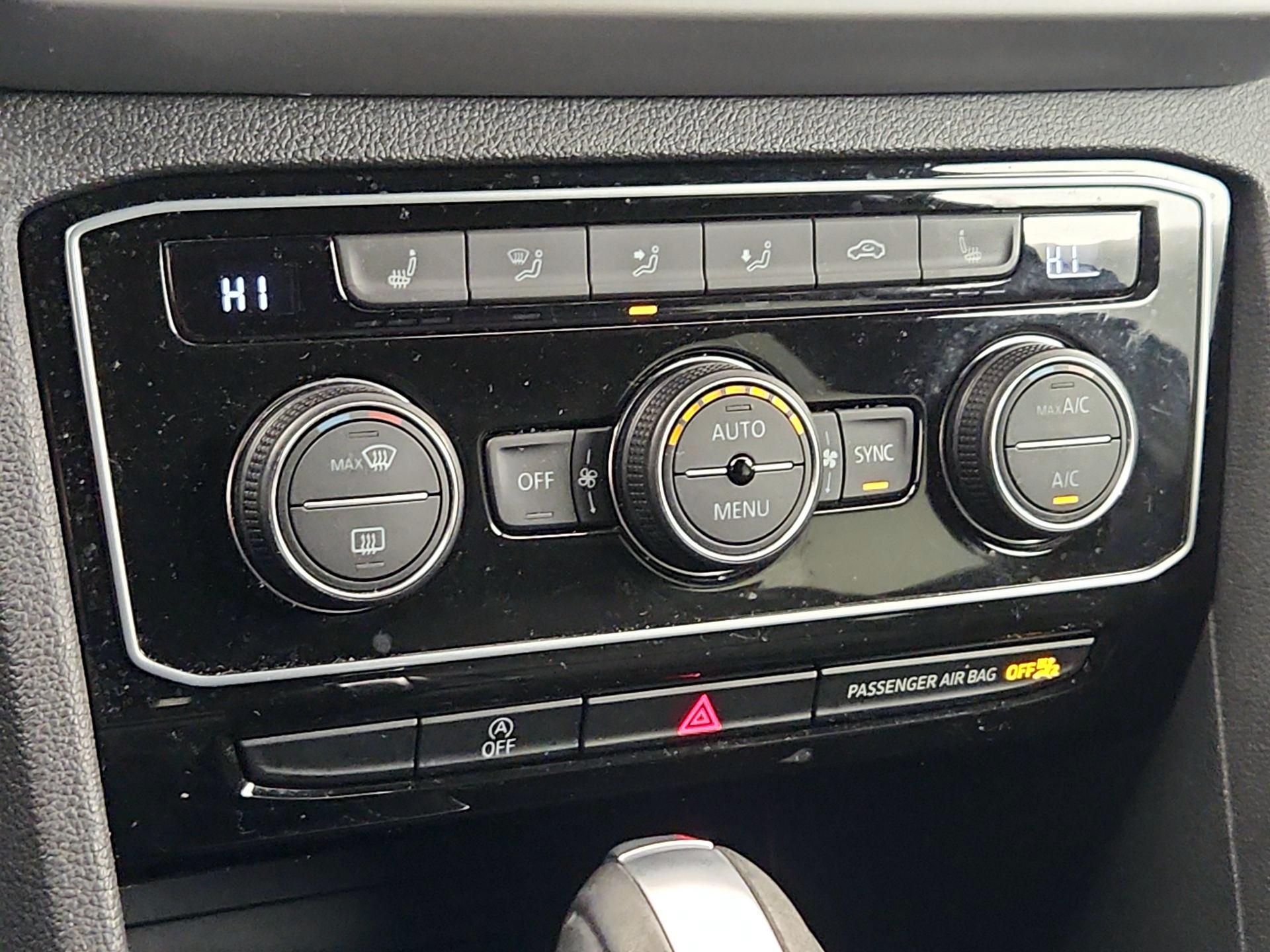 Thumbnail: 2022 Volkswagen Atlas - 16