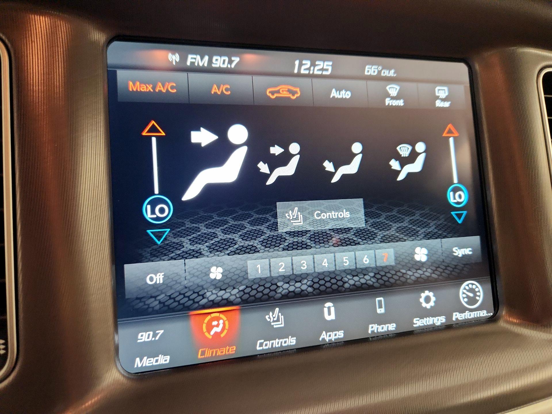 Thumbnail: 2022 Dodge Charger - 16