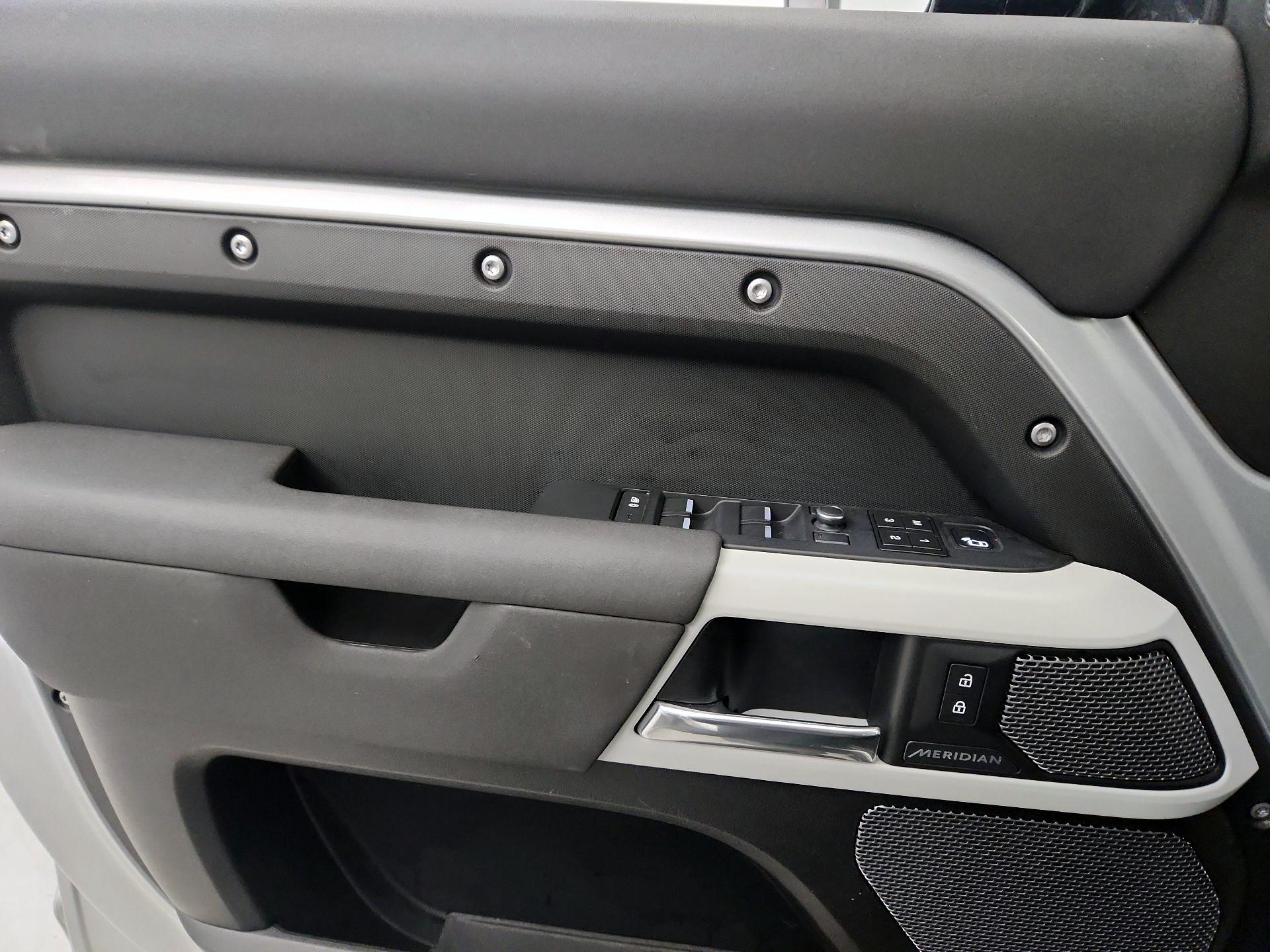 Thumbnail: 2020 Land Rover Defender - 12