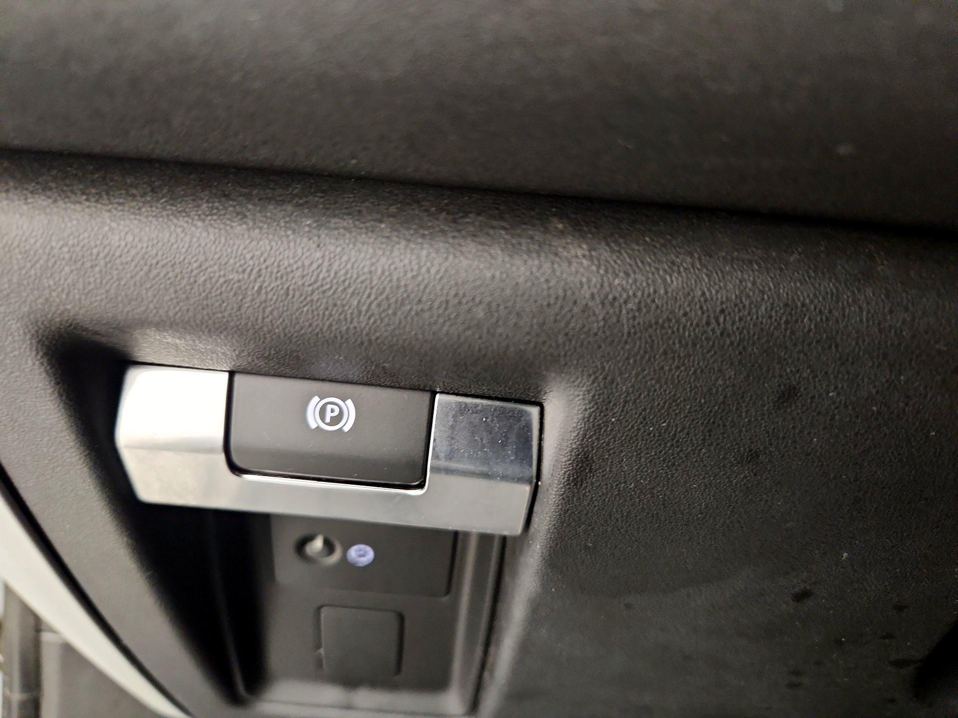 Thumbnail: 2020 Land Rover Defender - 13