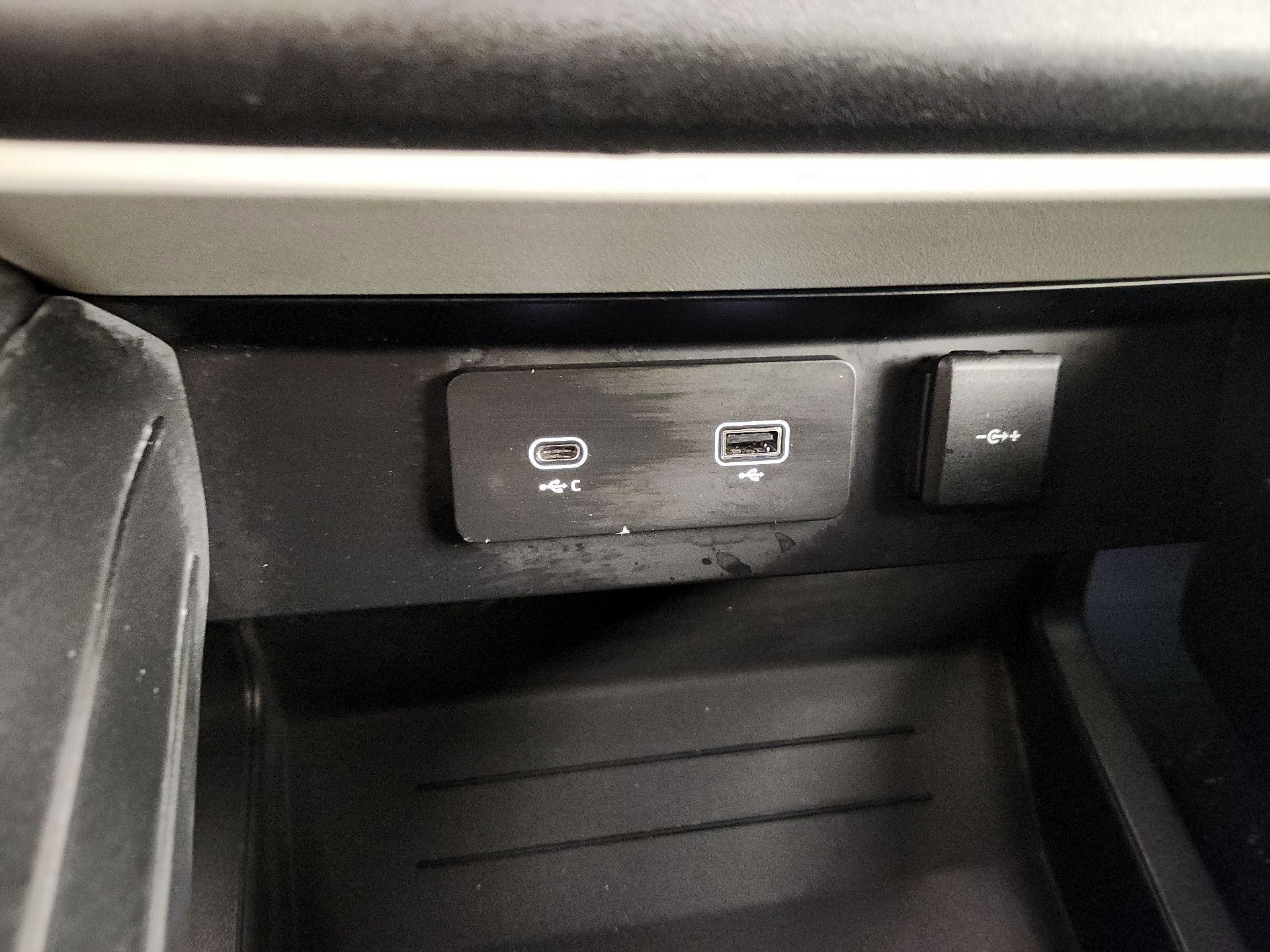 Thumbnail: 2020 Land Rover Defender - 19