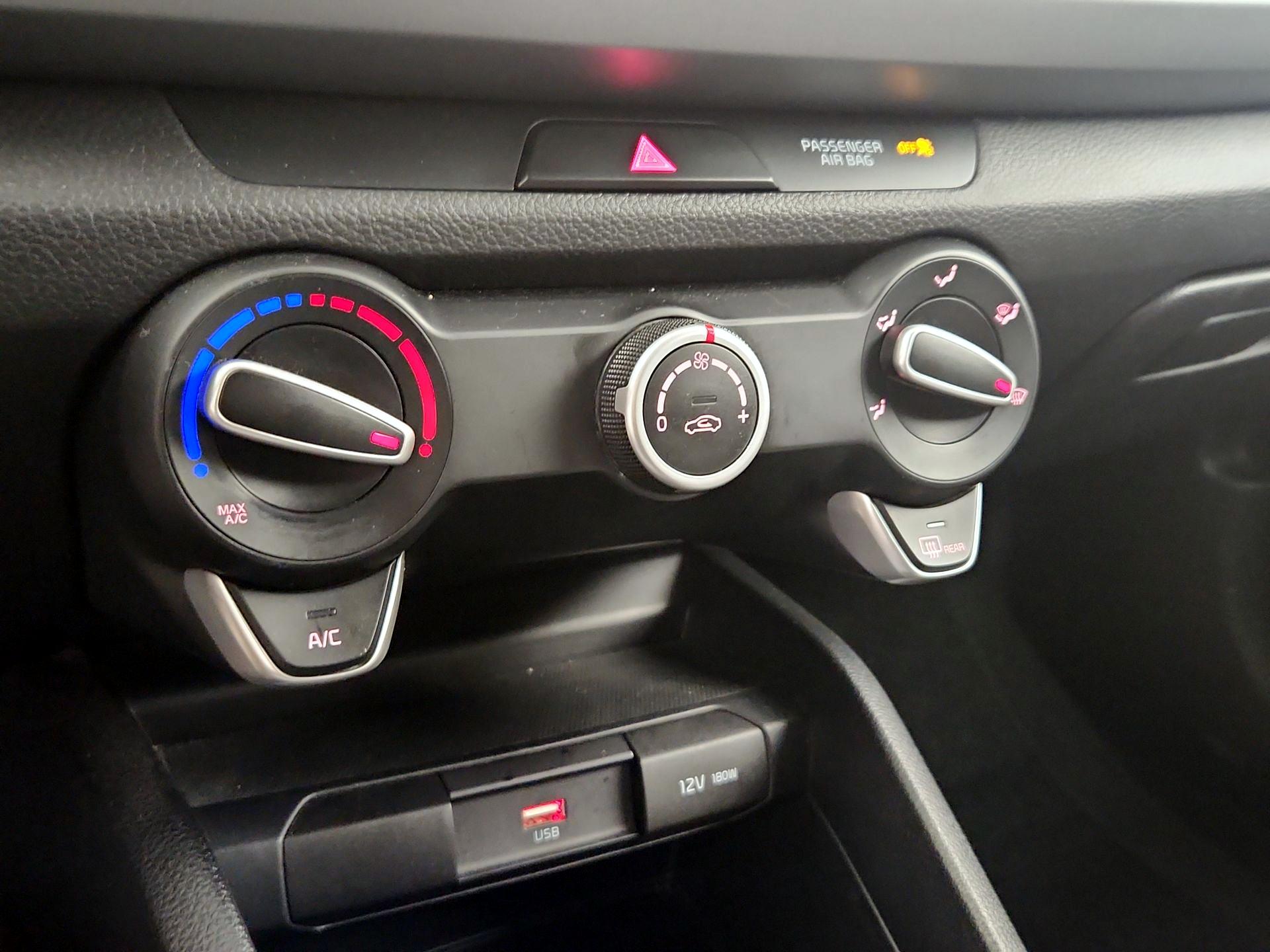 Thumbnail: 2022 Kia Rio - 16