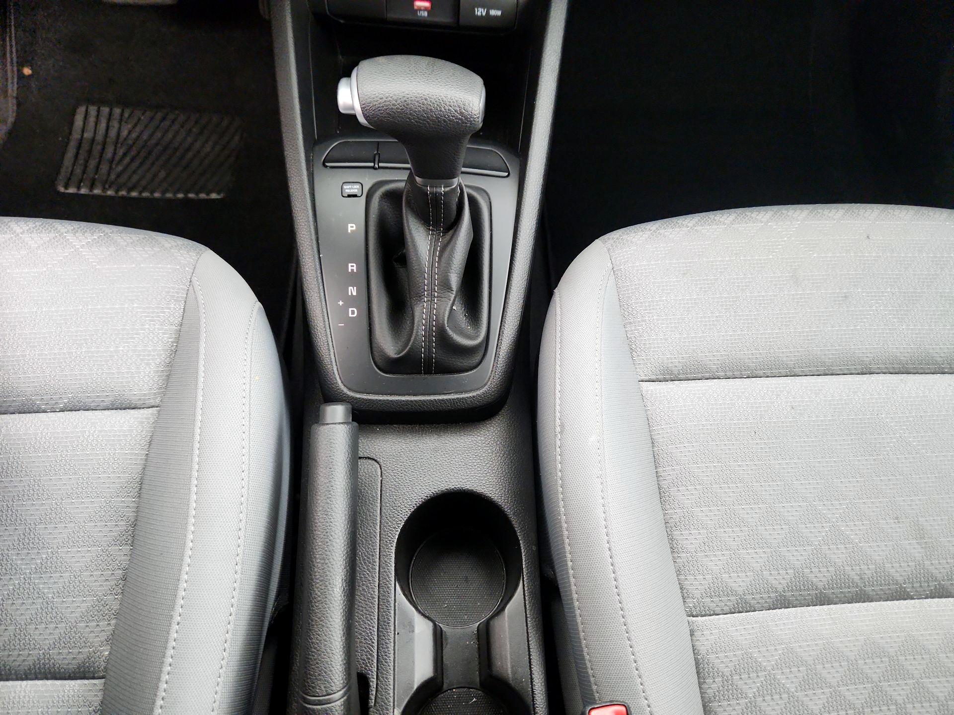 Thumbnail: 2022 Kia Rio - 17