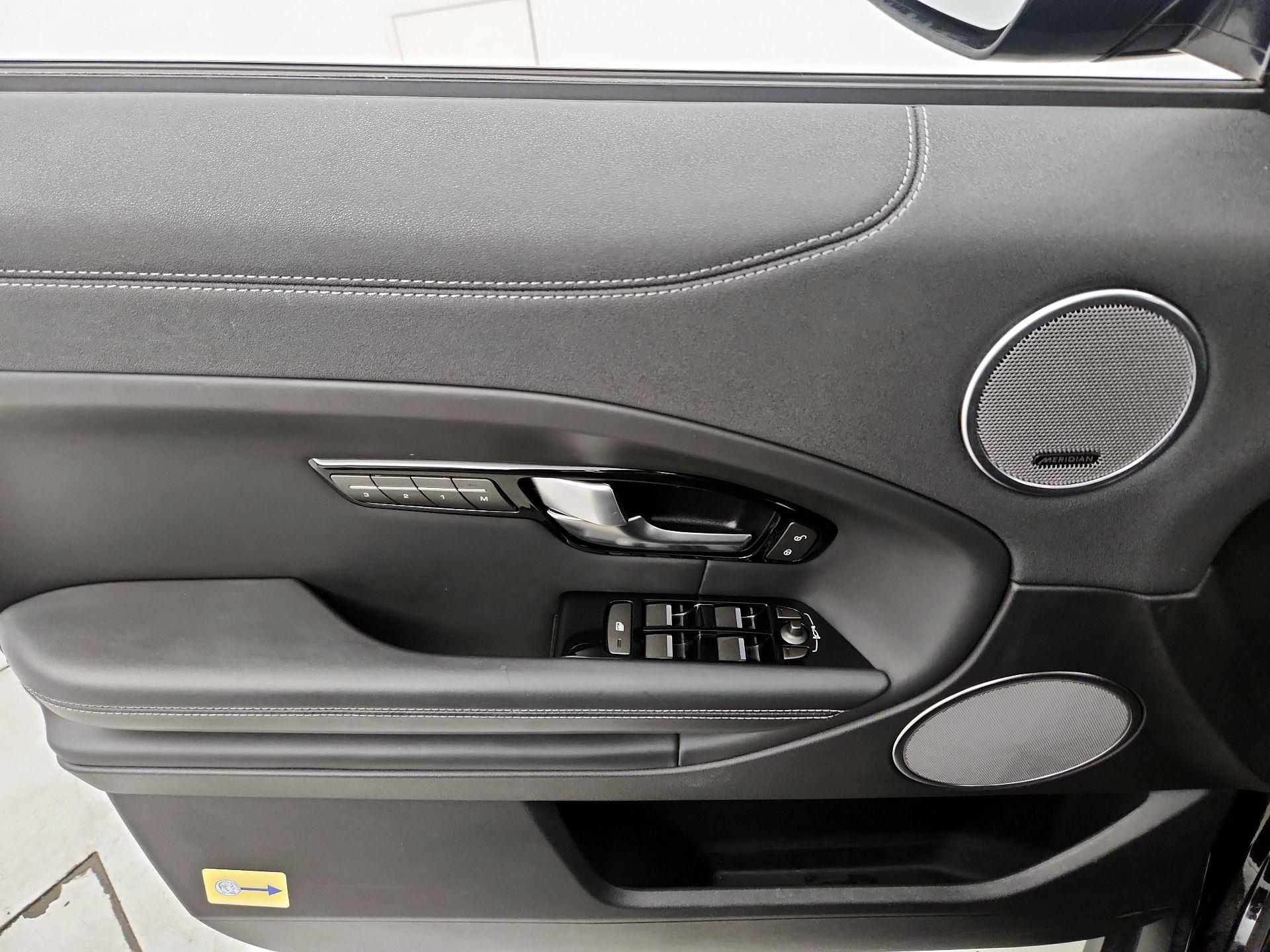 Thumbnail: 2019 Land Rover Range Rover Evoque - 12