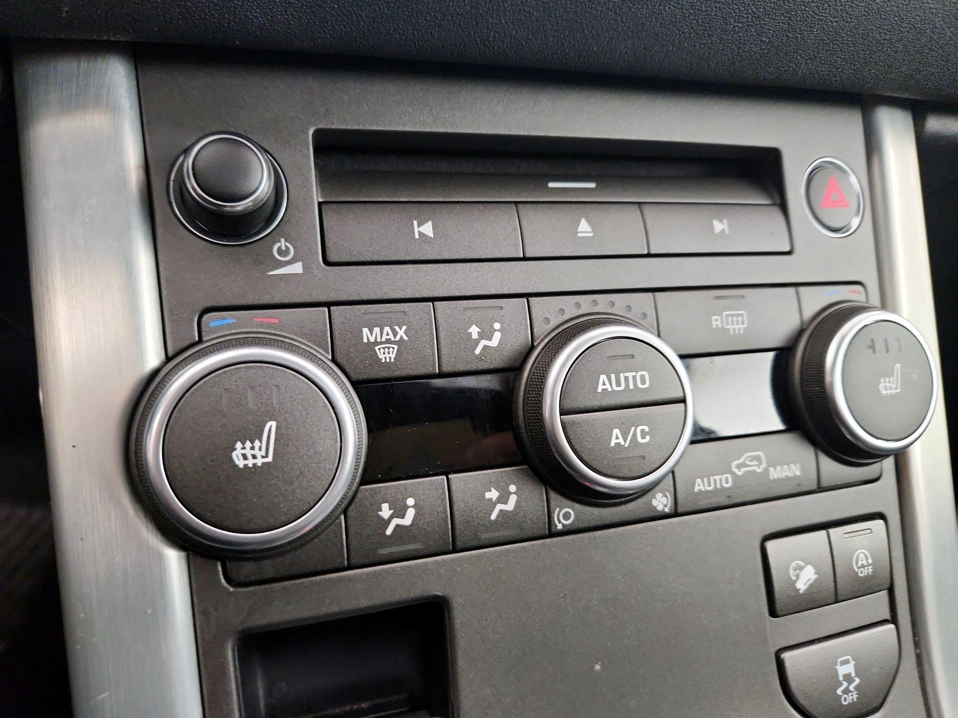 Thumbnail: 2019 Land Rover Range Rover Evoque - 16