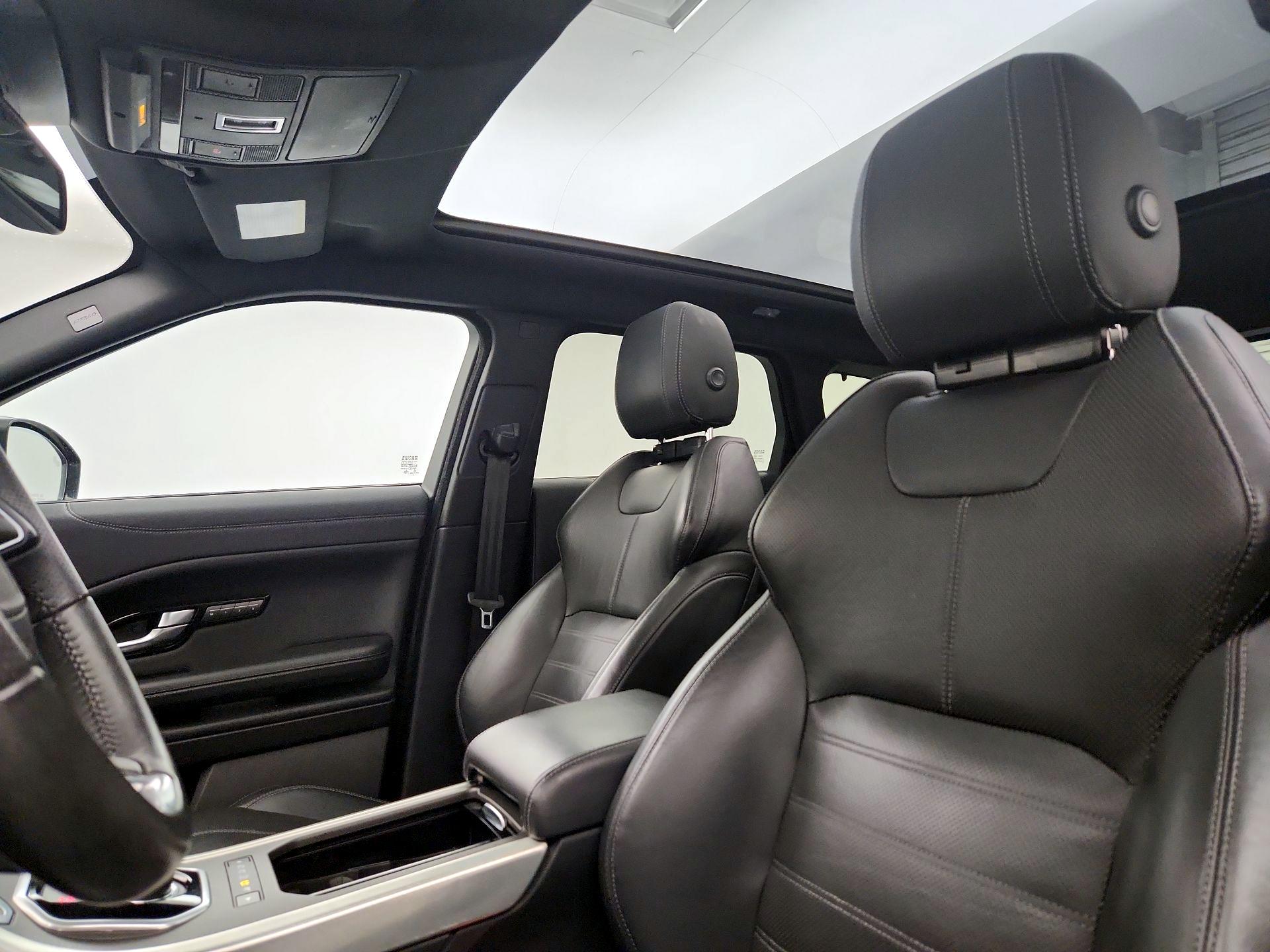 Thumbnail: 2019 Land Rover Range Rover Evoque - 18