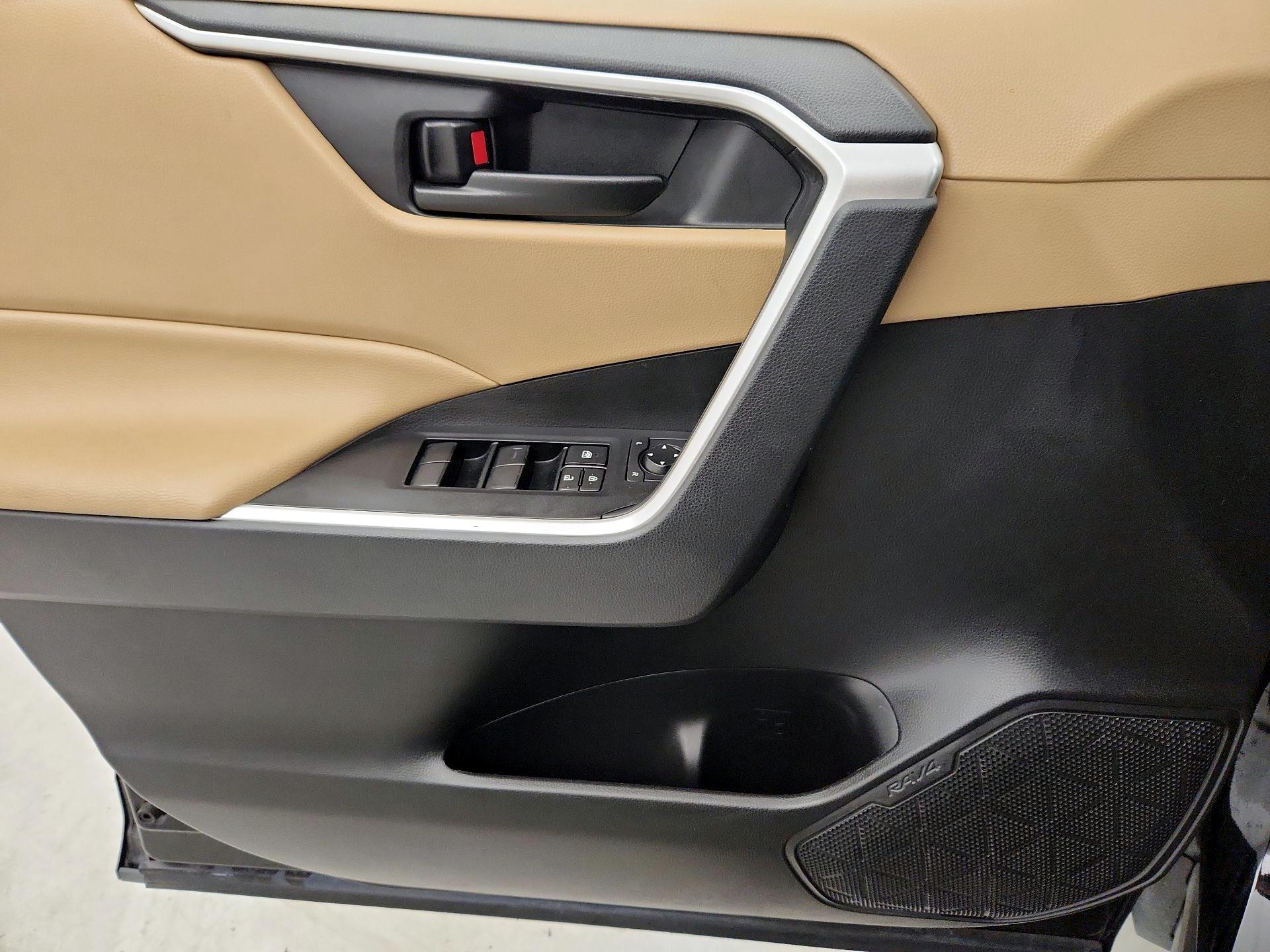 Thumbnail: 2022 Toyota RAV4 - 12