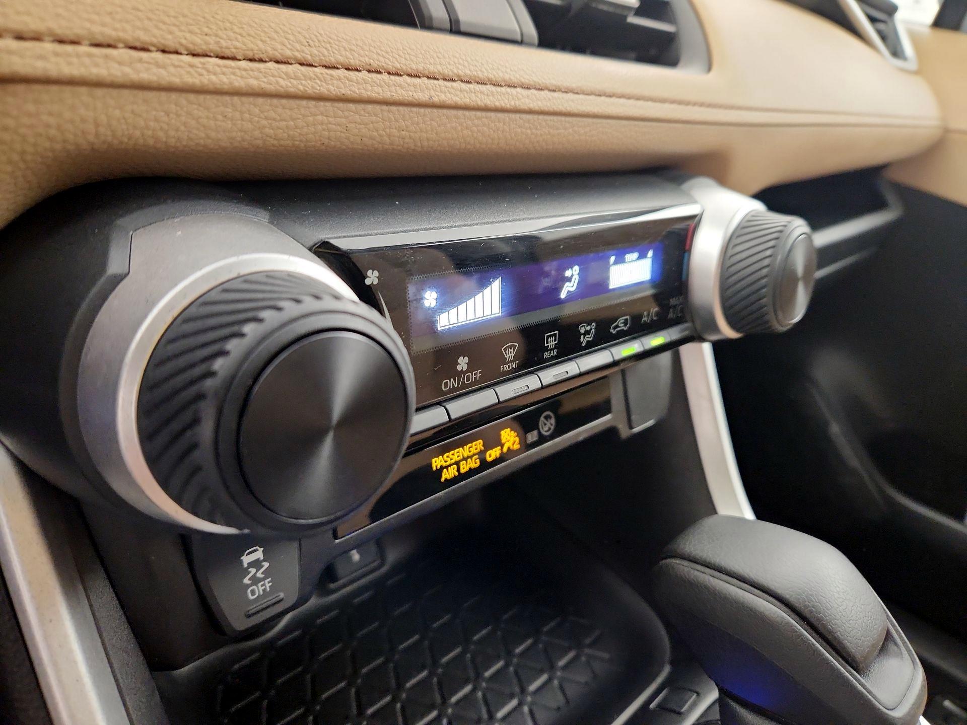 Thumbnail: 2022 Toyota RAV4 - 16