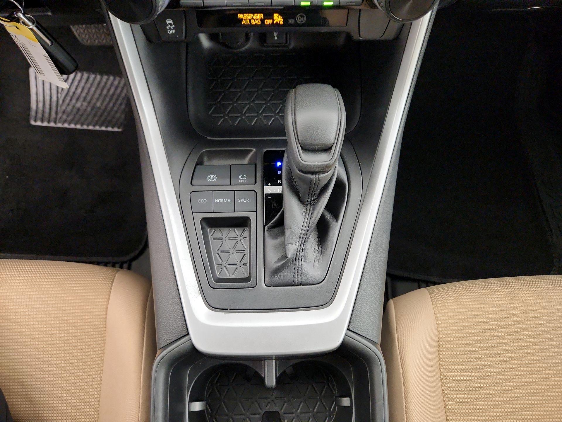 Thumbnail: 2022 Toyota RAV4 - 17