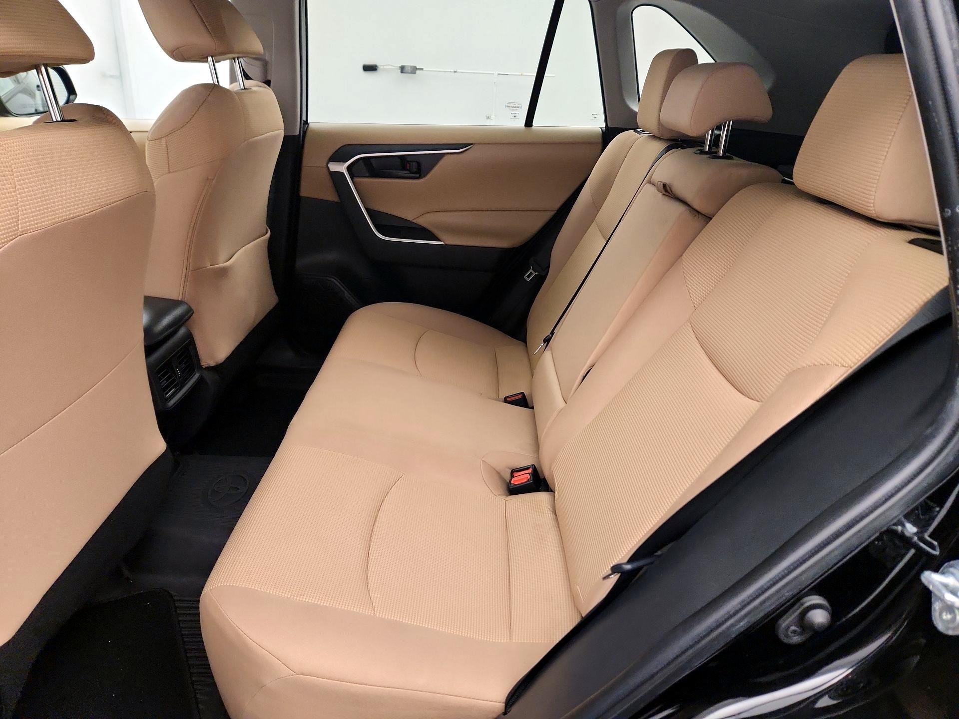 Thumbnail: 2022 Toyota RAV4 - 19