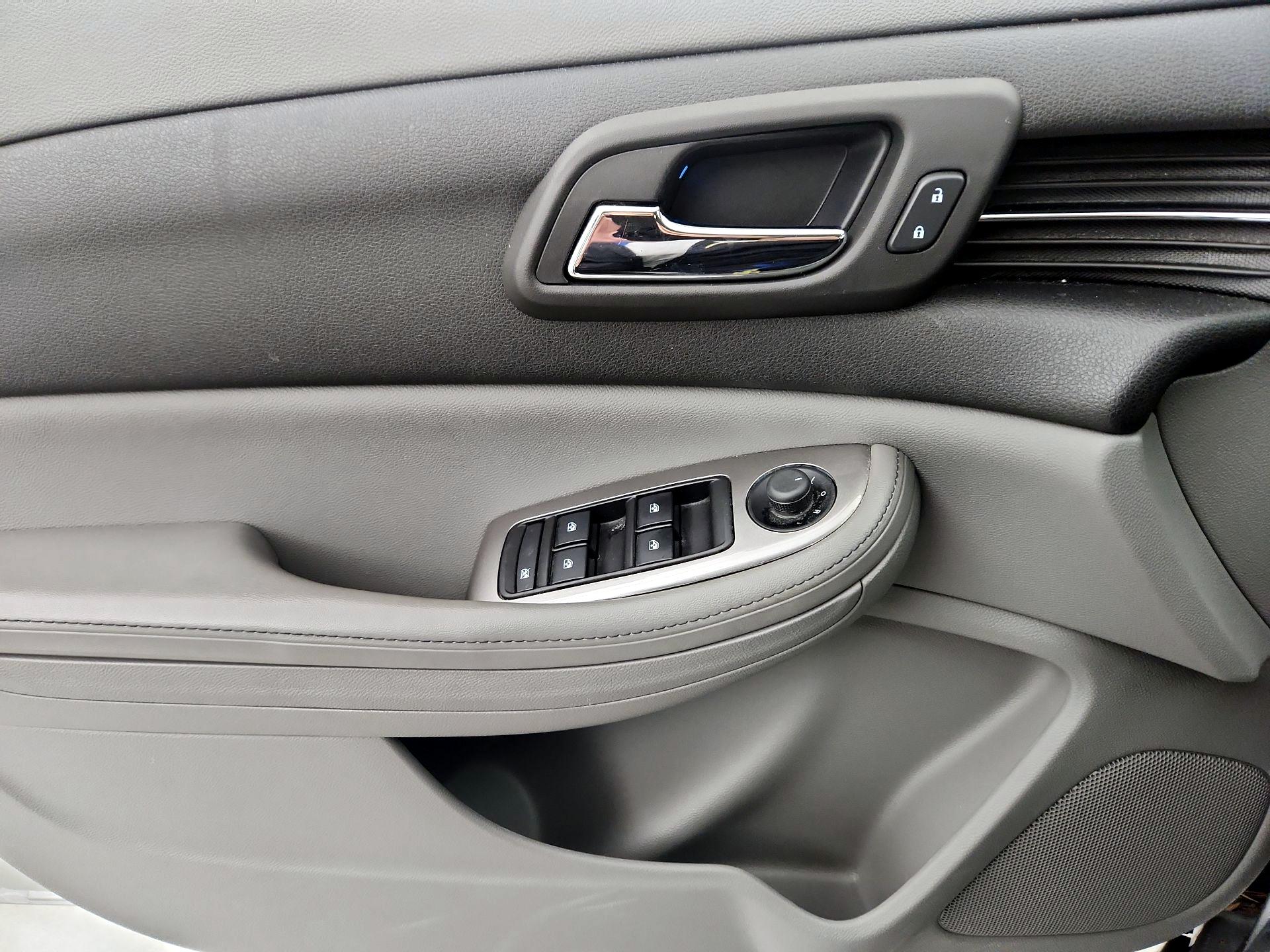 Thumbnail: 2015 Chevrolet Malibu - 12