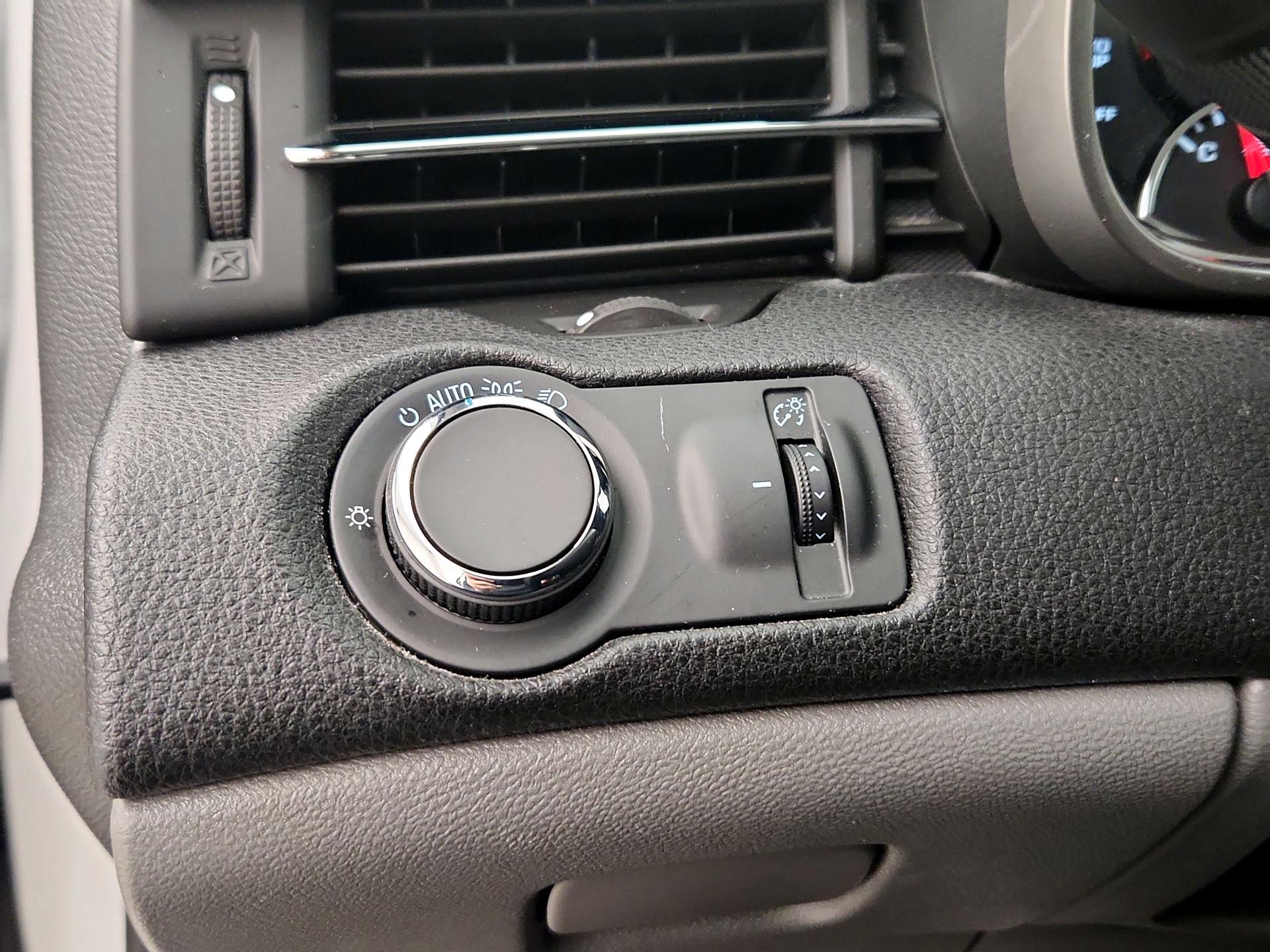 Thumbnail: 2015 Chevrolet Malibu - 13