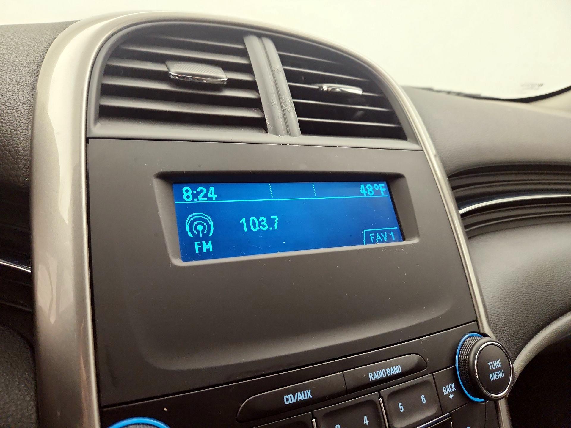 Thumbnail: 2015 Chevrolet Malibu - 14