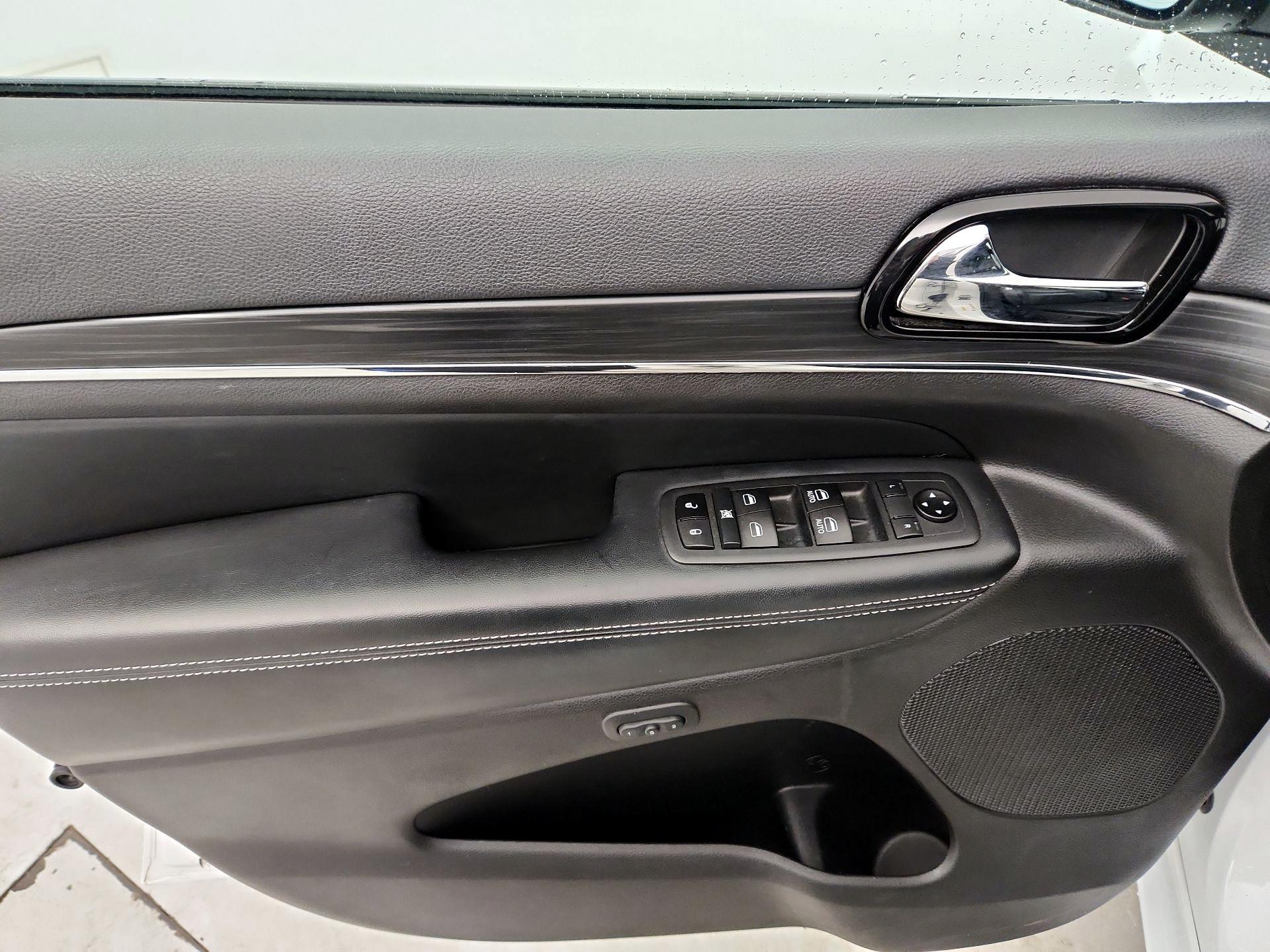 Thumbnail: 2021 Jeep Grand Cherokee - 12