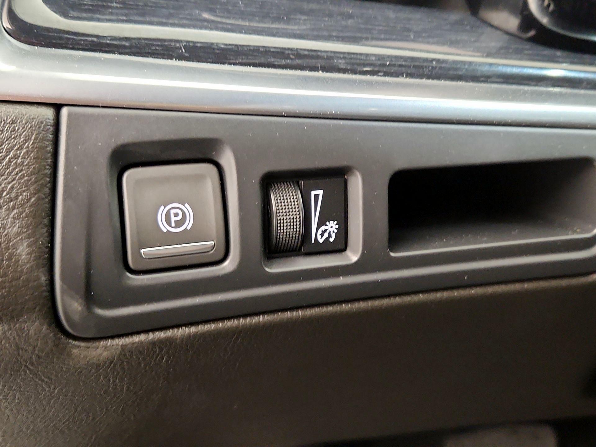 Thumbnail: 2024 Cadillac XT5 - 13