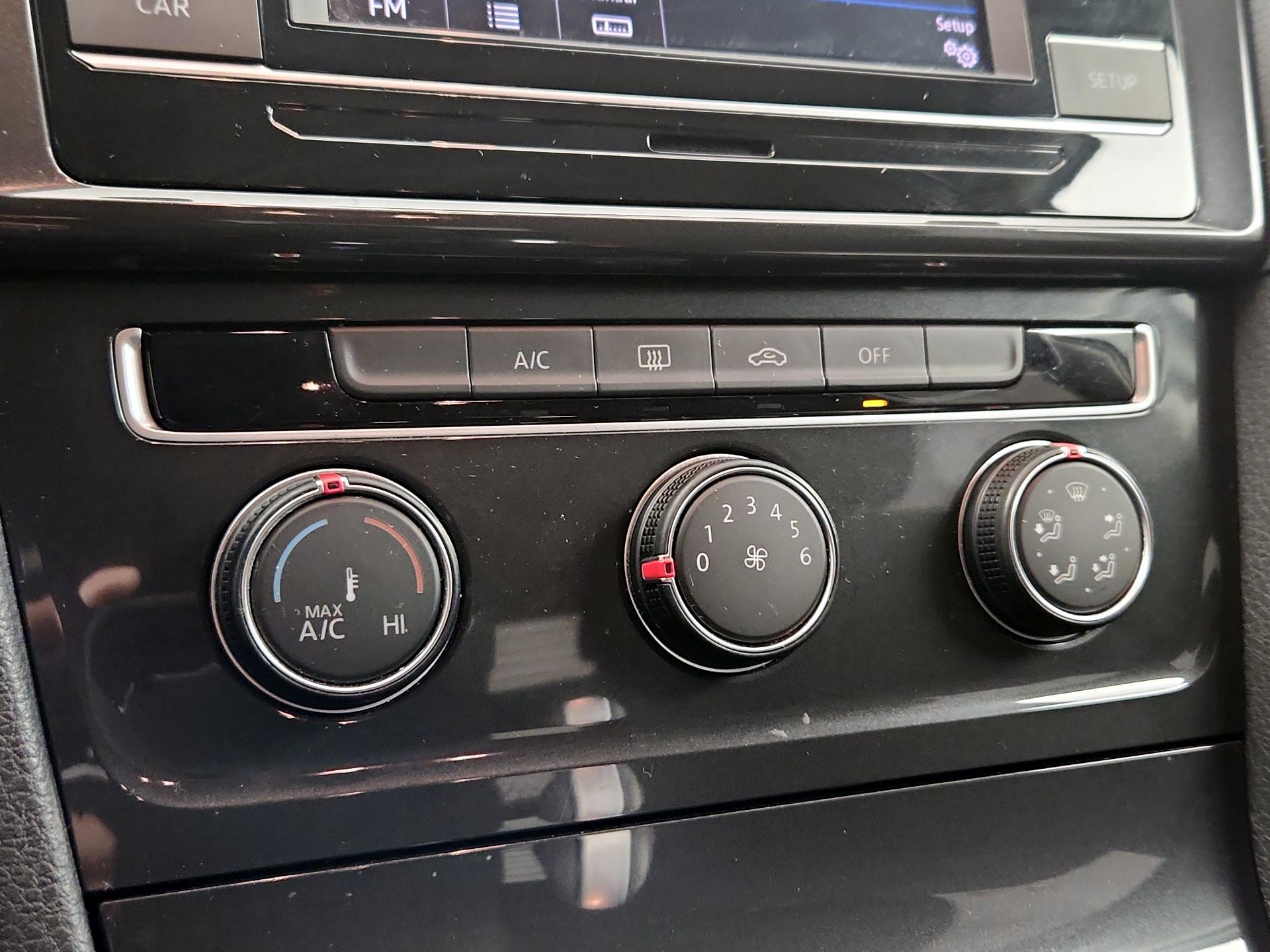 Thumbnail: 2019 Volkswagen Golf - 16