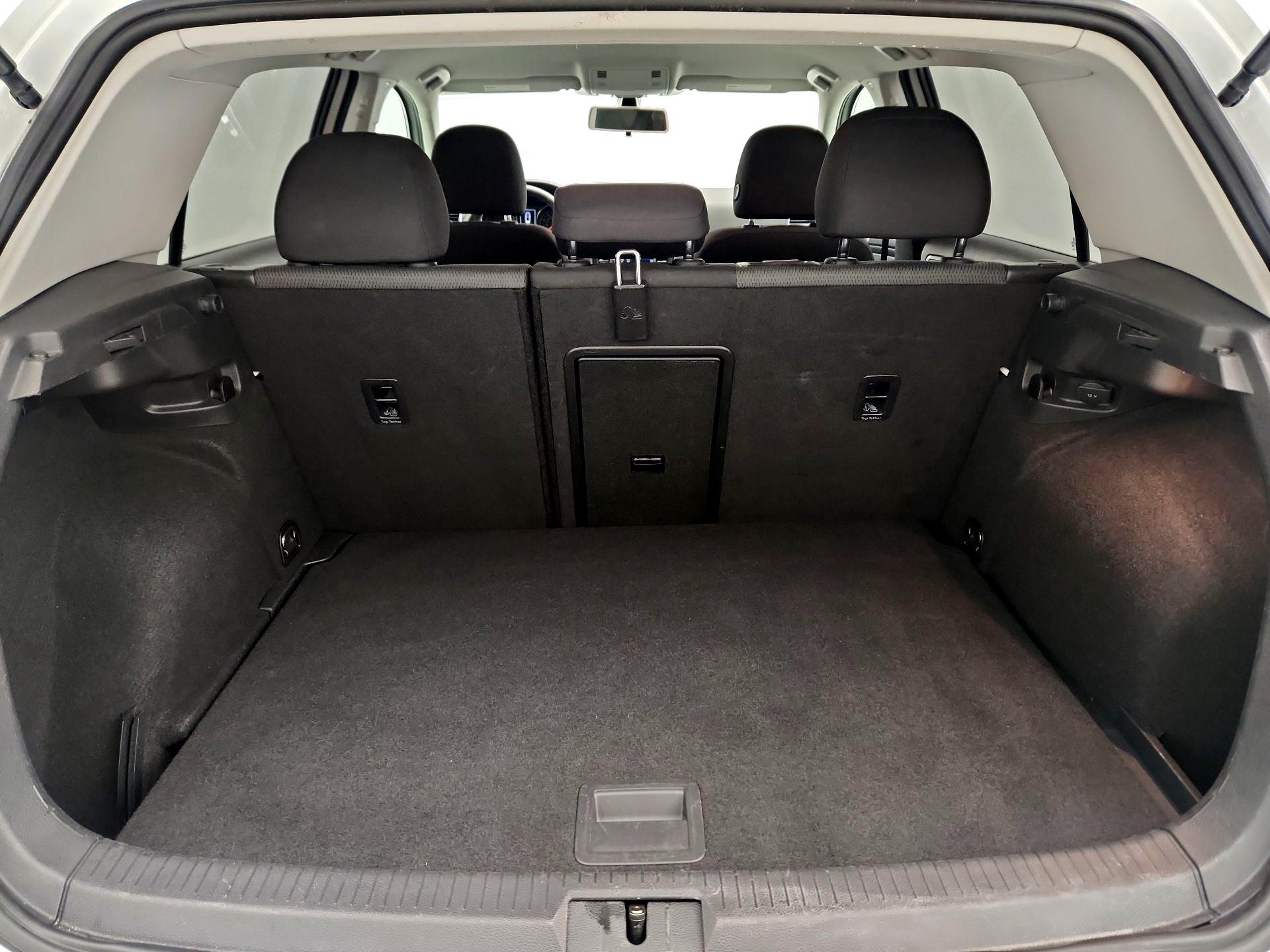 Thumbnail: 2019 Volkswagen Golf - 20