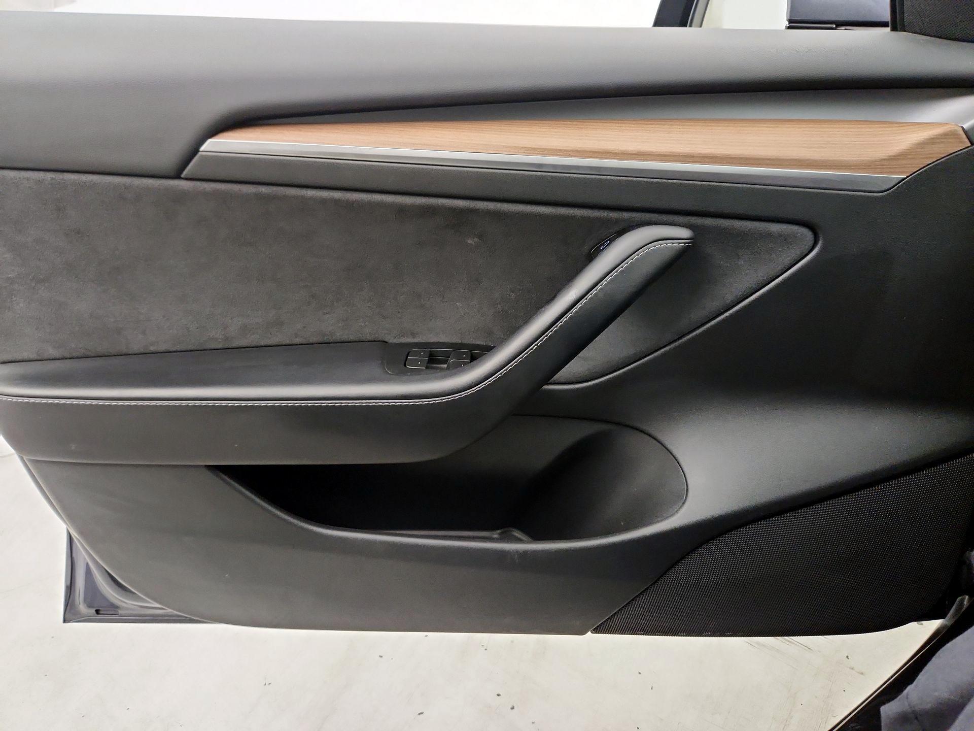 Thumbnail: 2023 Tesla Model 3 - 12