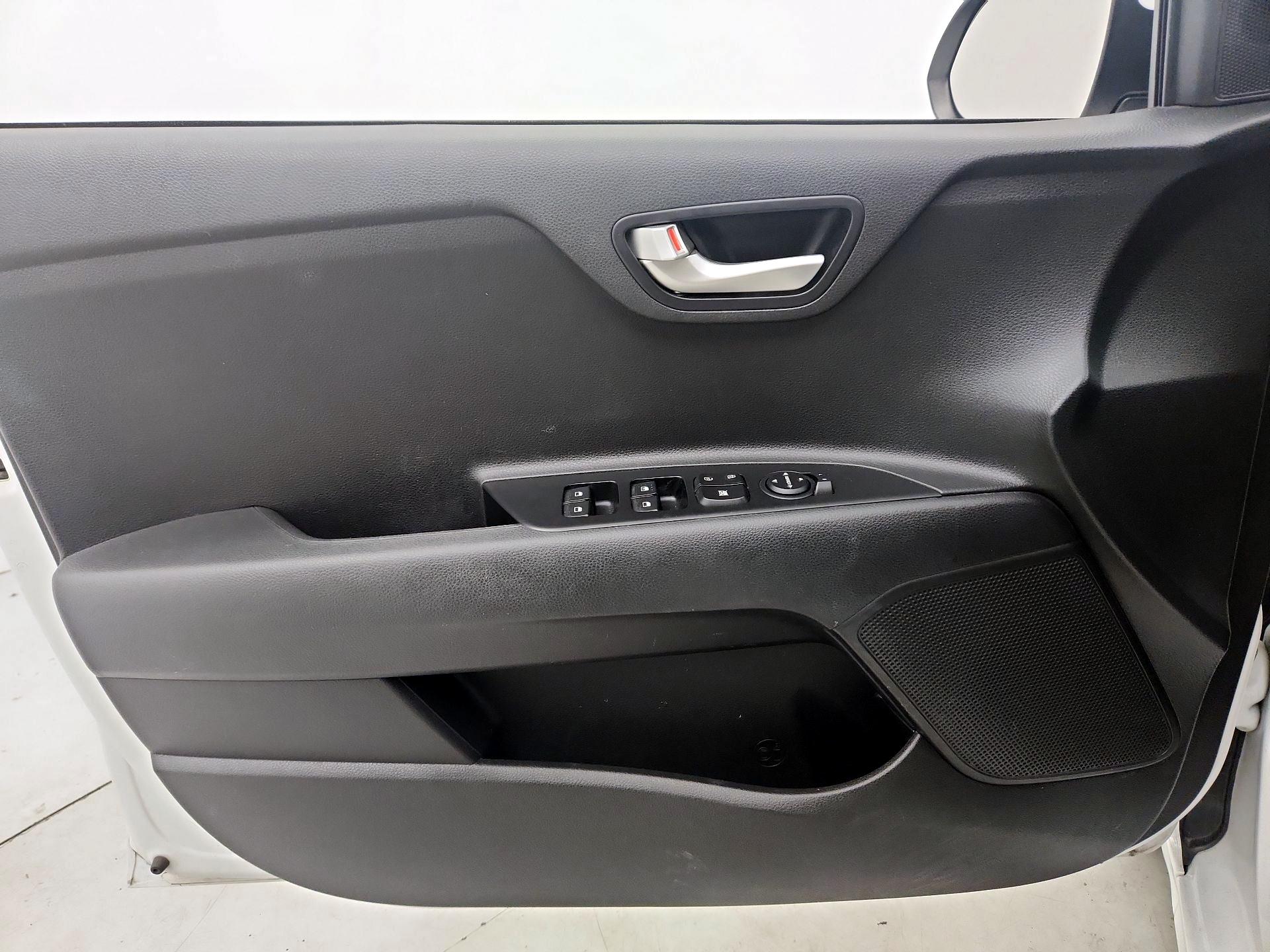 Thumbnail: 2021 Kia Rio5 - 12