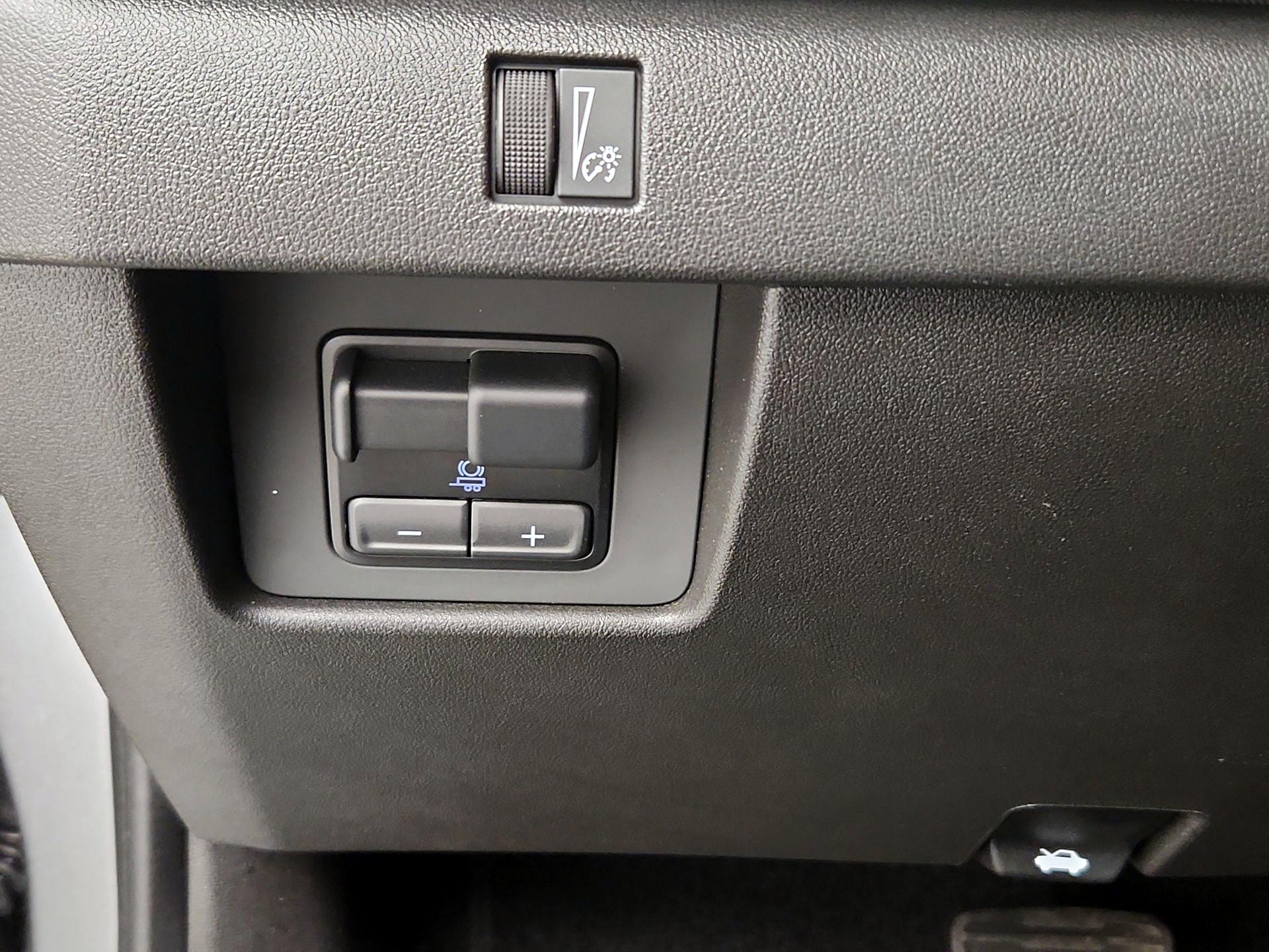 Thumbnail: 2024 Chevrolet Colorado - 13