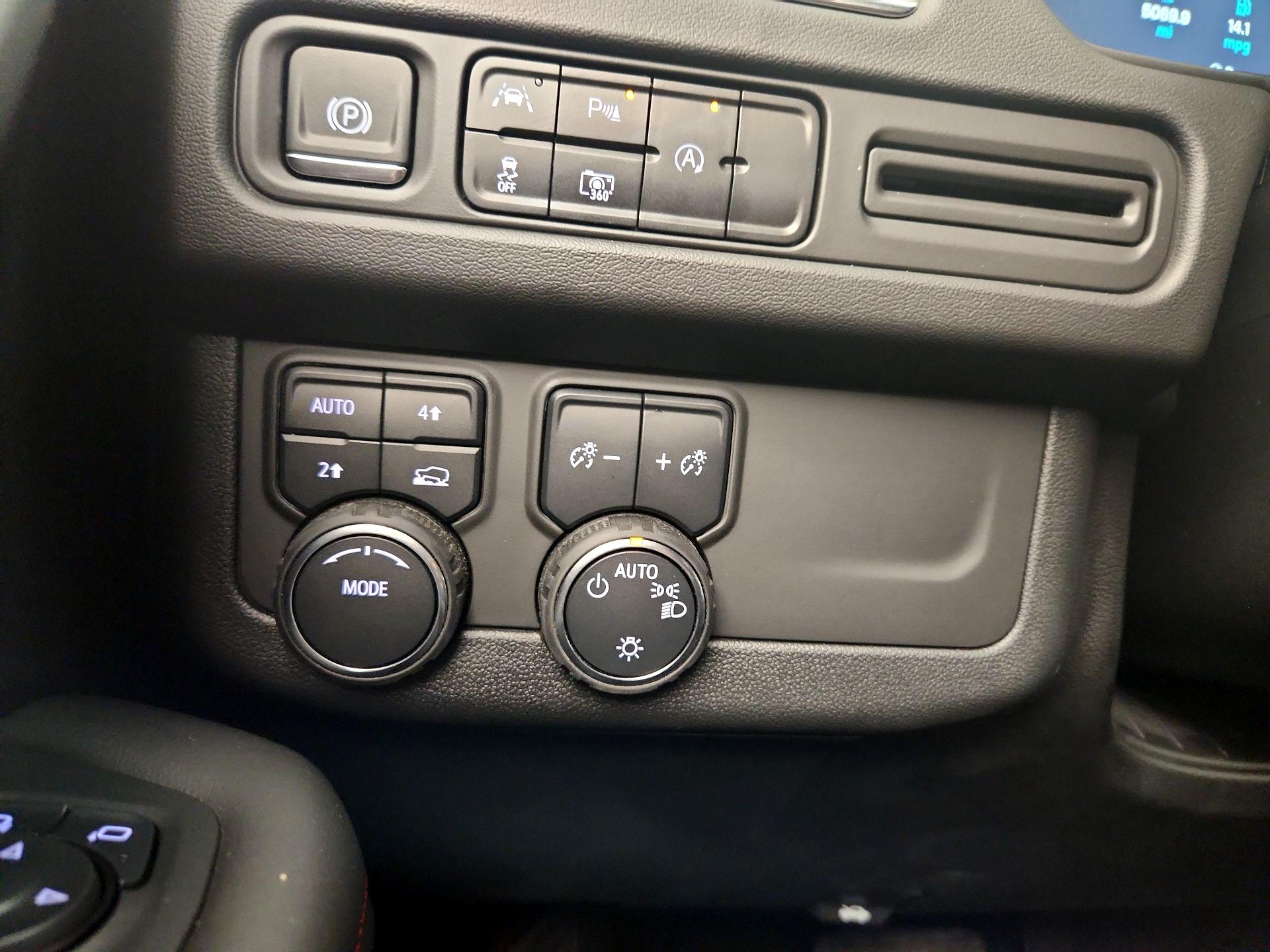 Thumbnail: 2024 Chevrolet Tahoe - 13