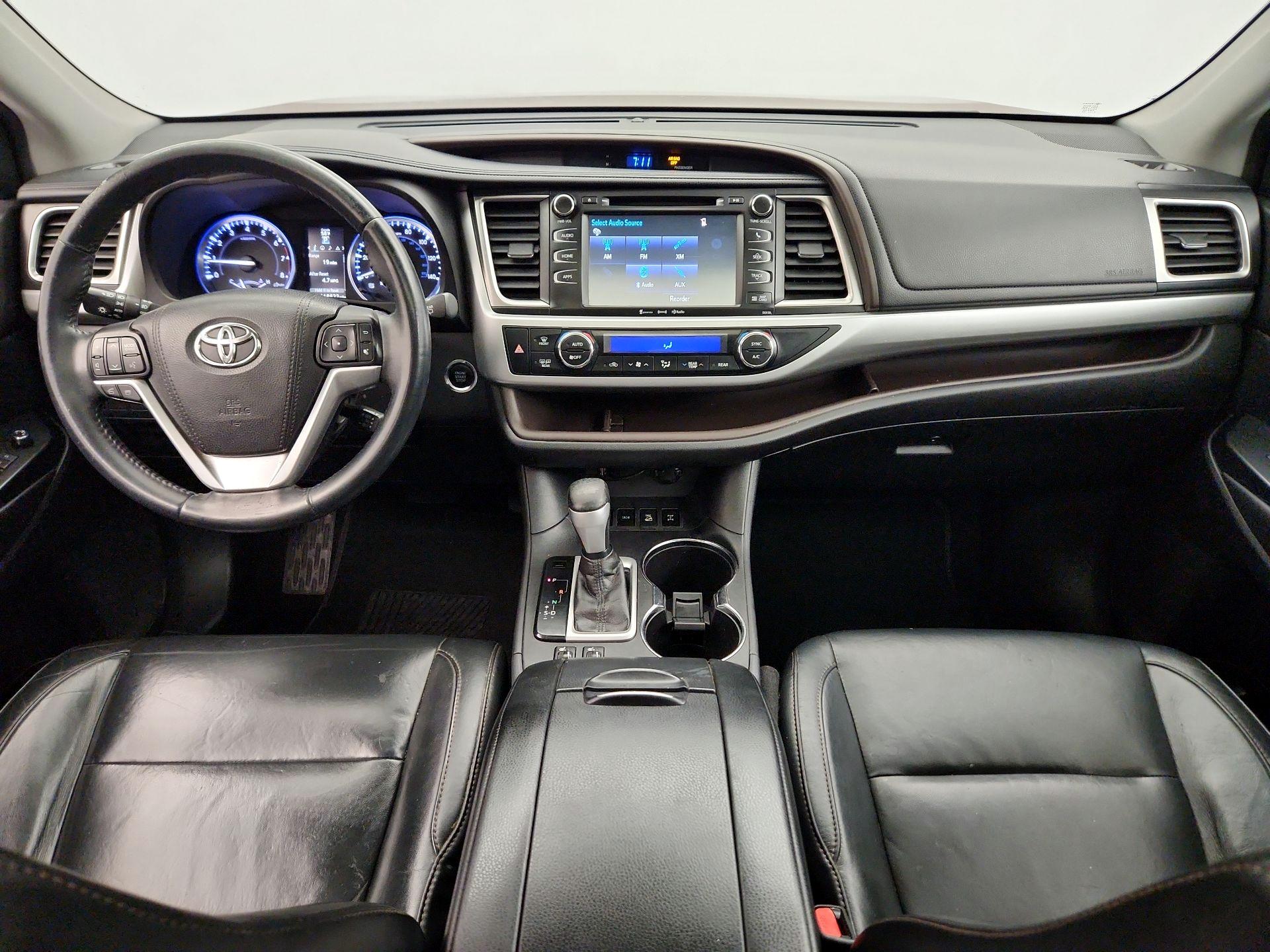 Thumbnail: 2016 Toyota Highlander - 9