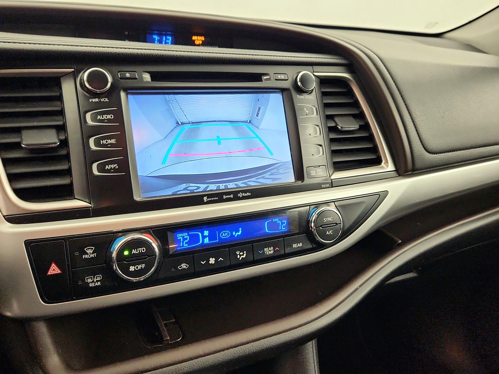 Thumbnail: 2016 Toyota Highlander - 14