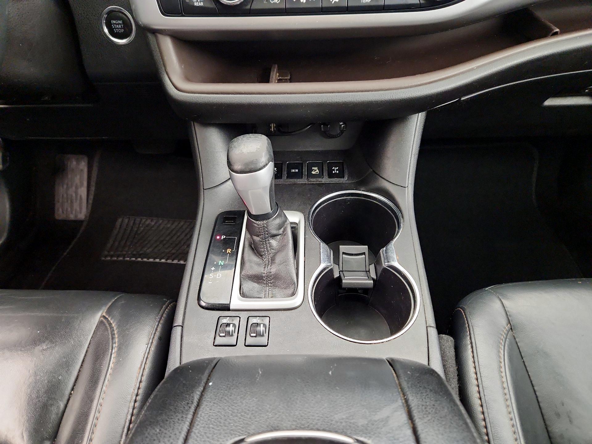 Thumbnail: 2016 Toyota Highlander - 17