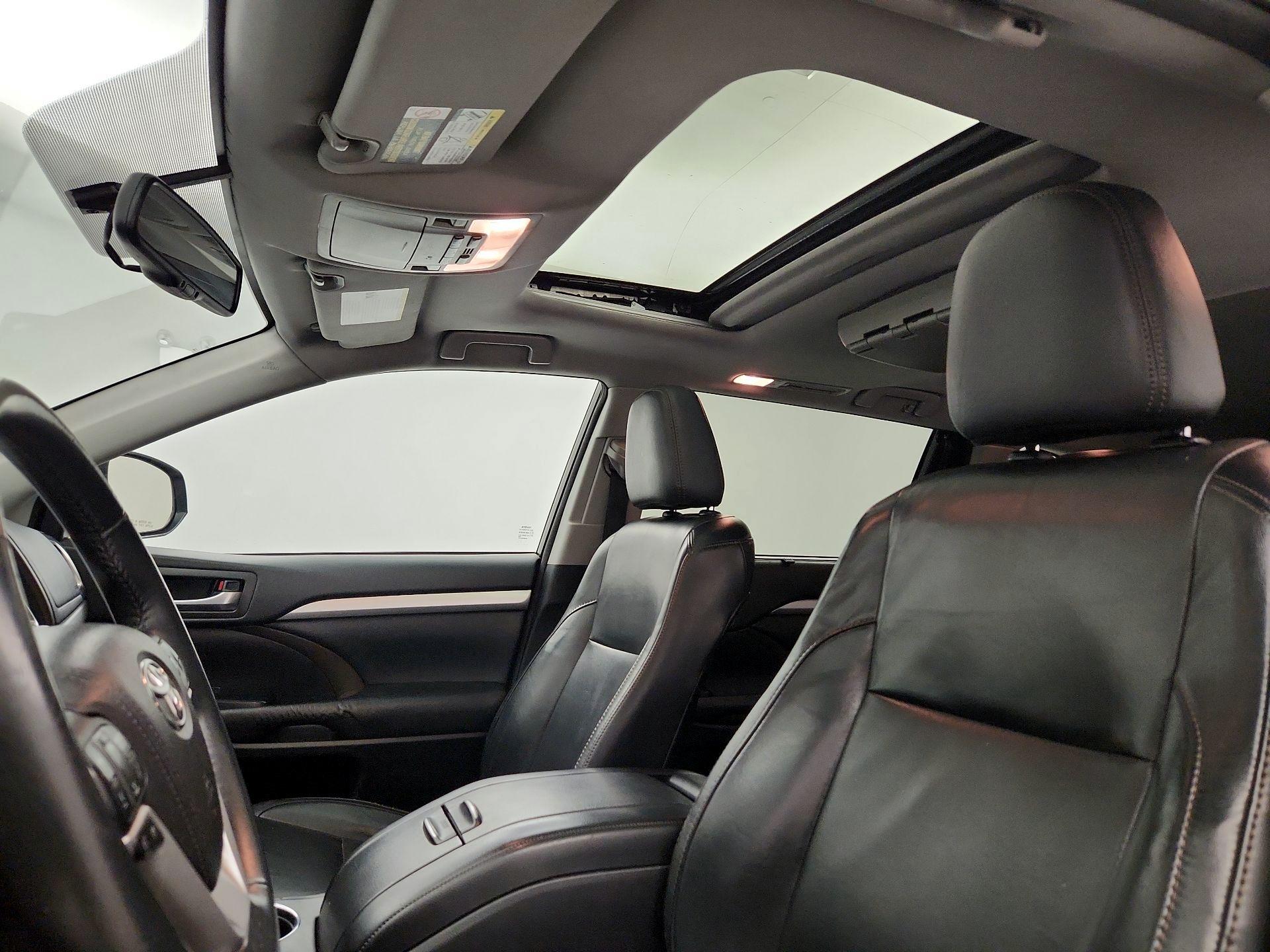 Thumbnail: 2016 Toyota Highlander - 19