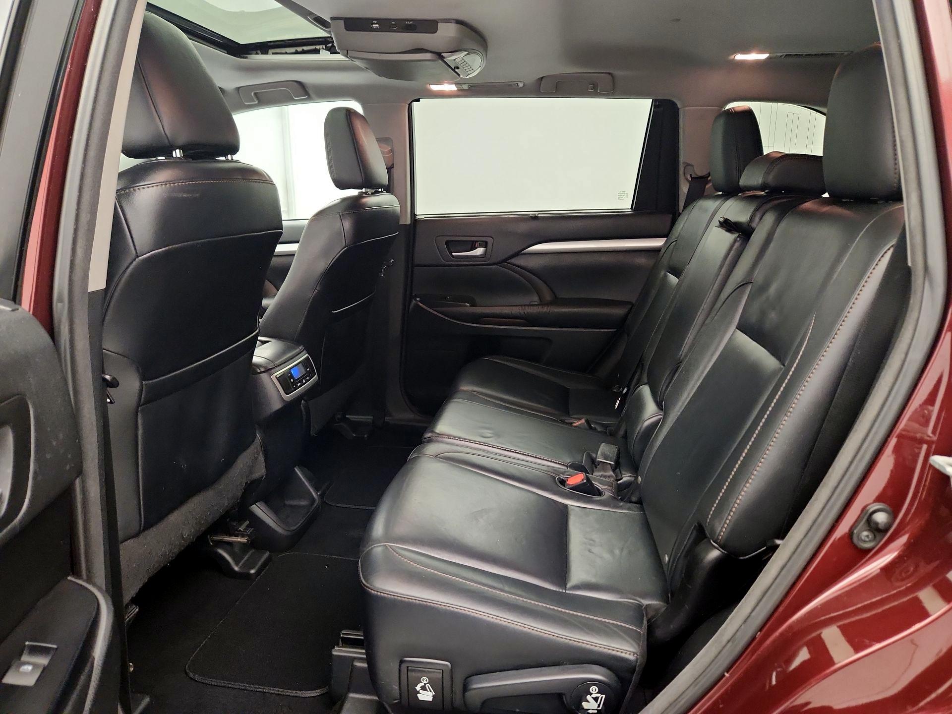 Thumbnail: 2016 Toyota Highlander - 20