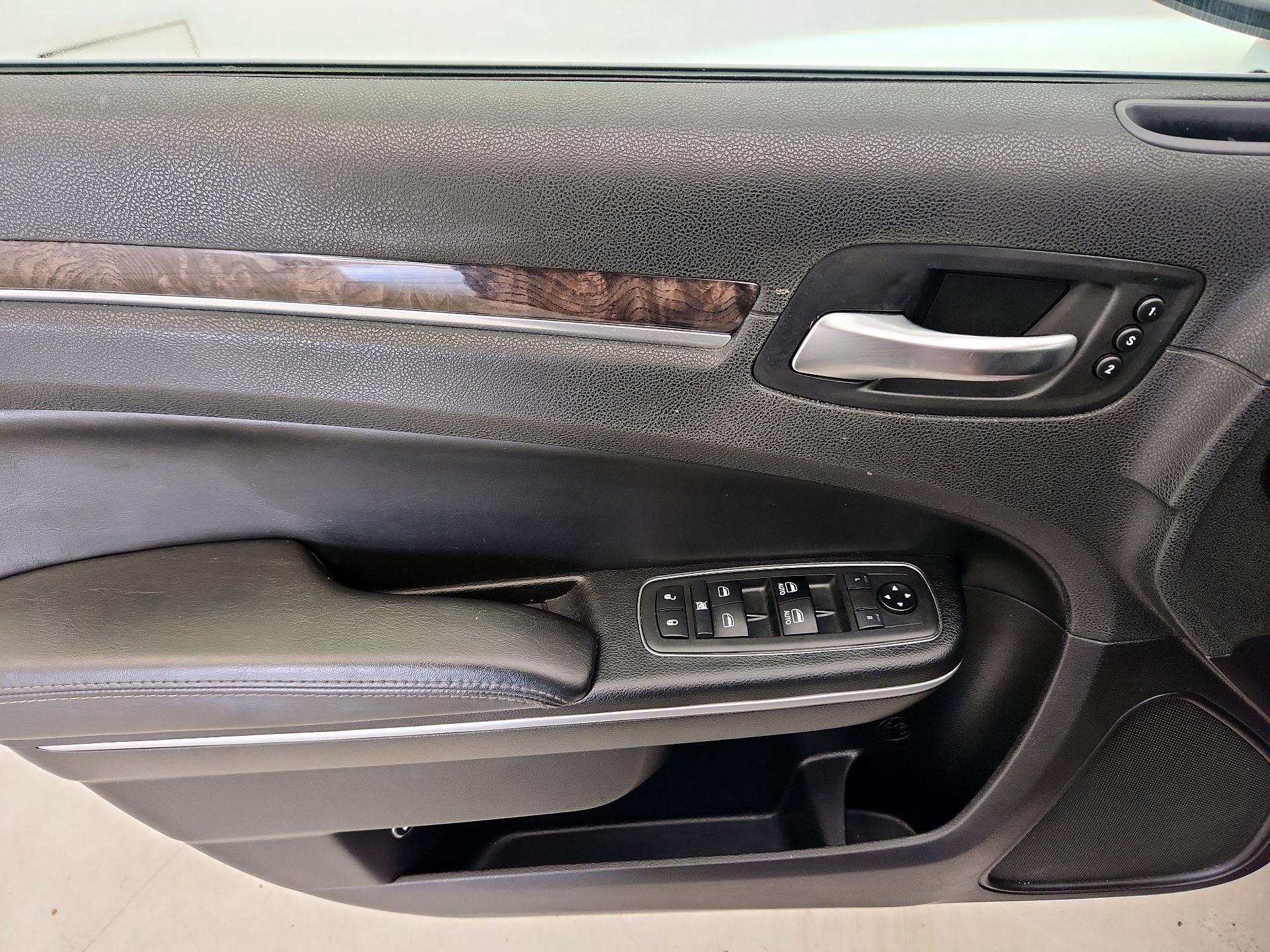 Thumbnail: 2019 Chrysler 300 - 12