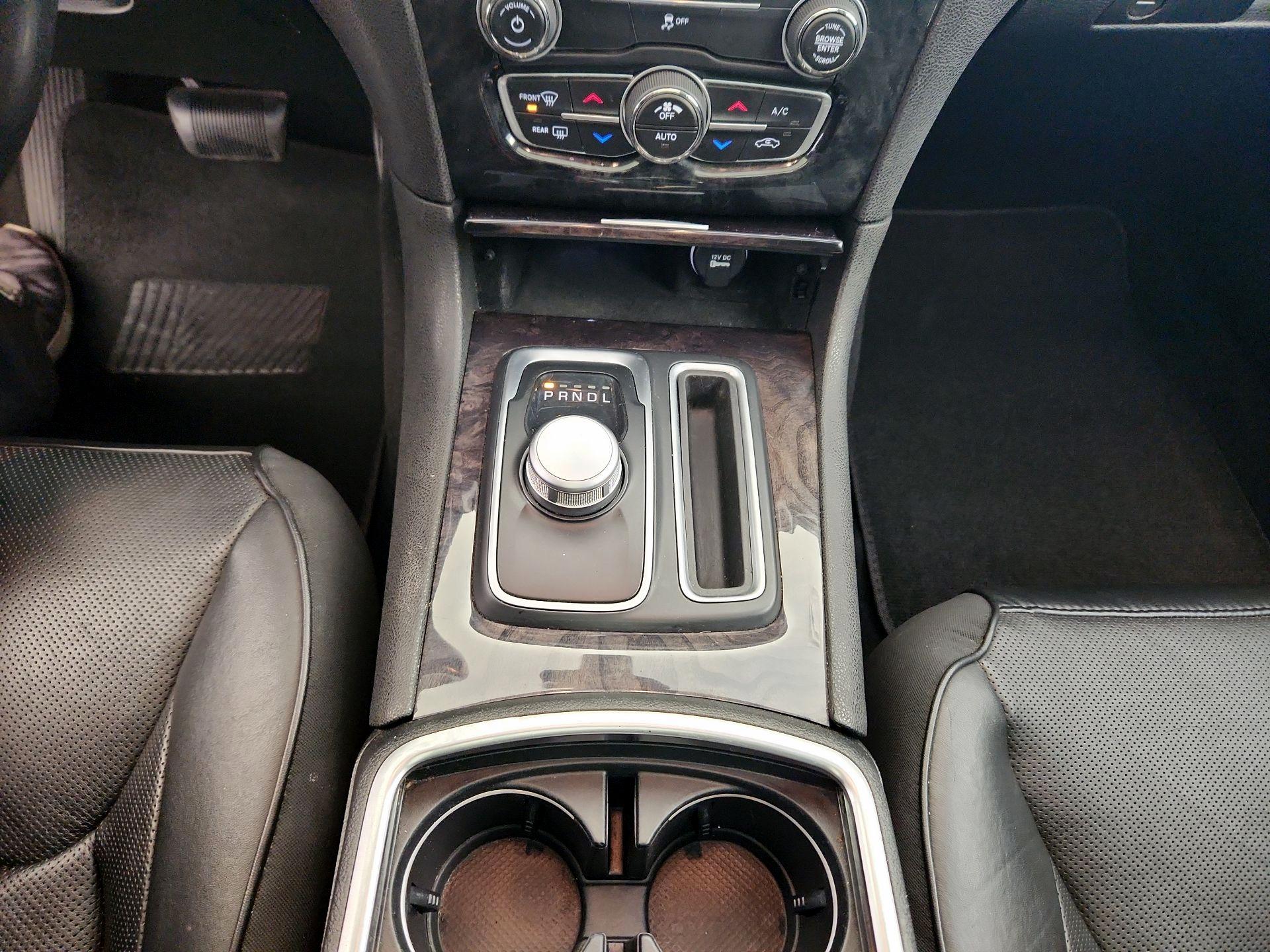 Thumbnail: 2019 Chrysler 300 - 18