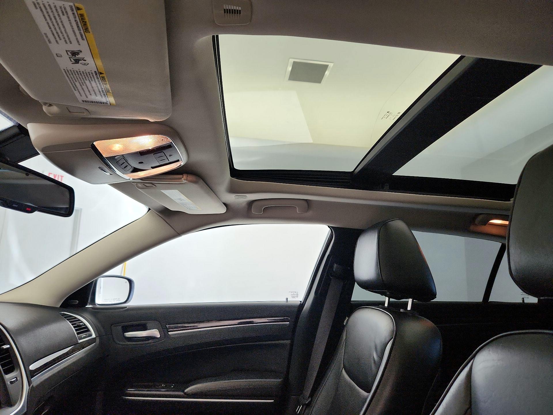 Thumbnail: 2019 Chrysler 300 - 20