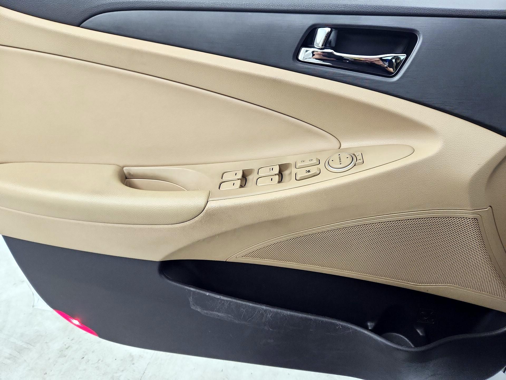 Thumbnail: 2014 Hyundai Sonata - 12