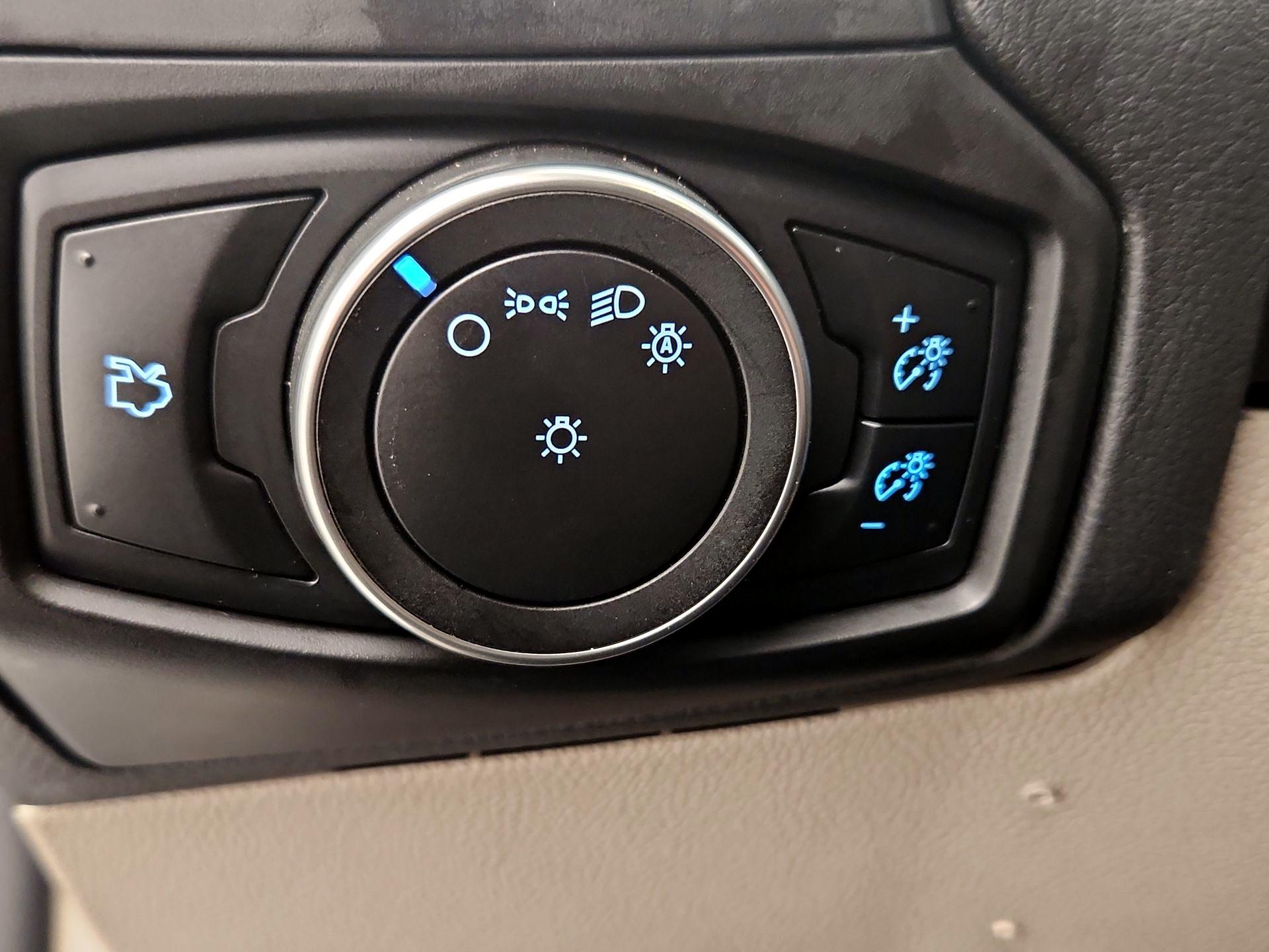 Thumbnail: 2016 Ford Focus - 13