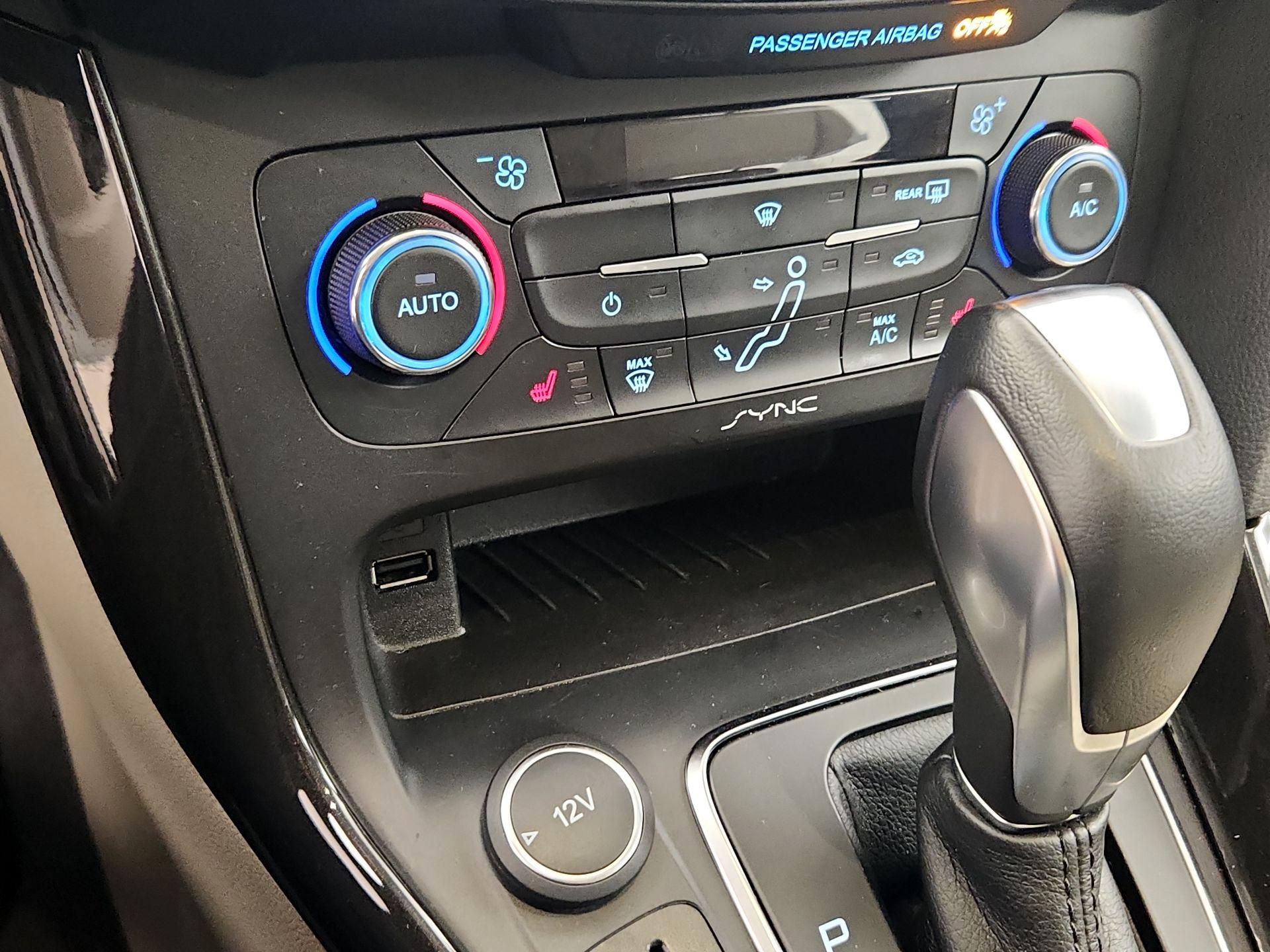 Thumbnail: 2016 Ford Focus - 16