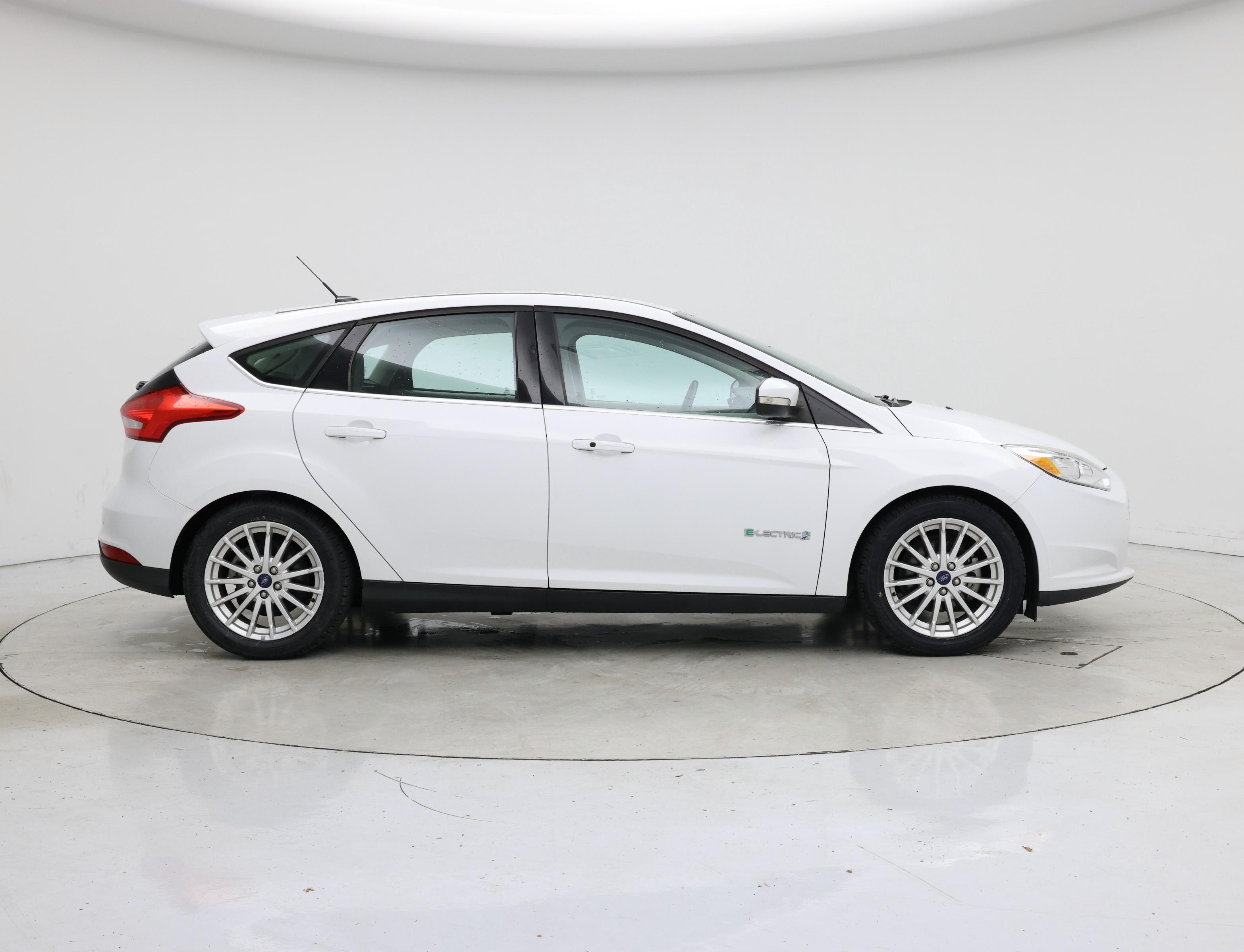 Thumbnail: 2016 Ford Focus - 7