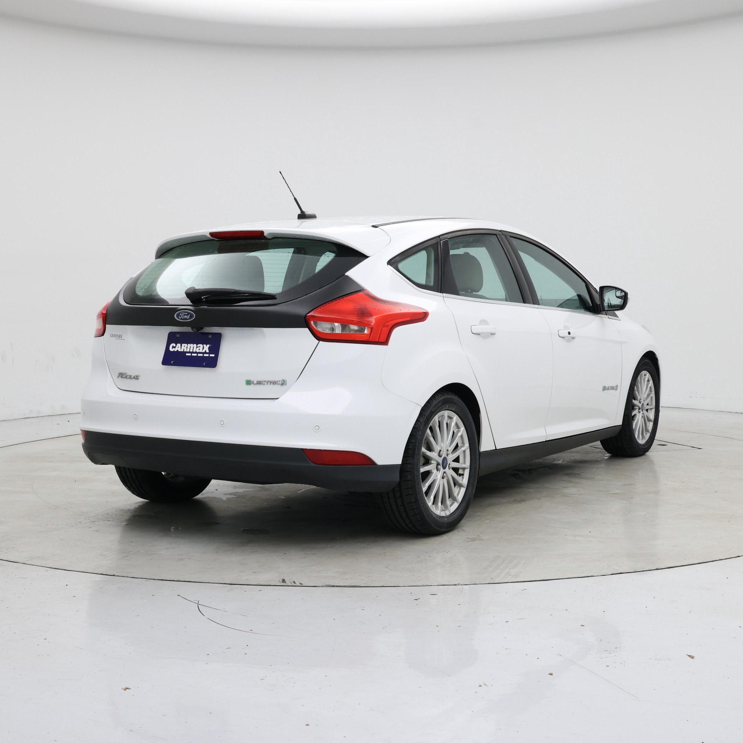 Thumbnail: 2016 Ford Focus - 8