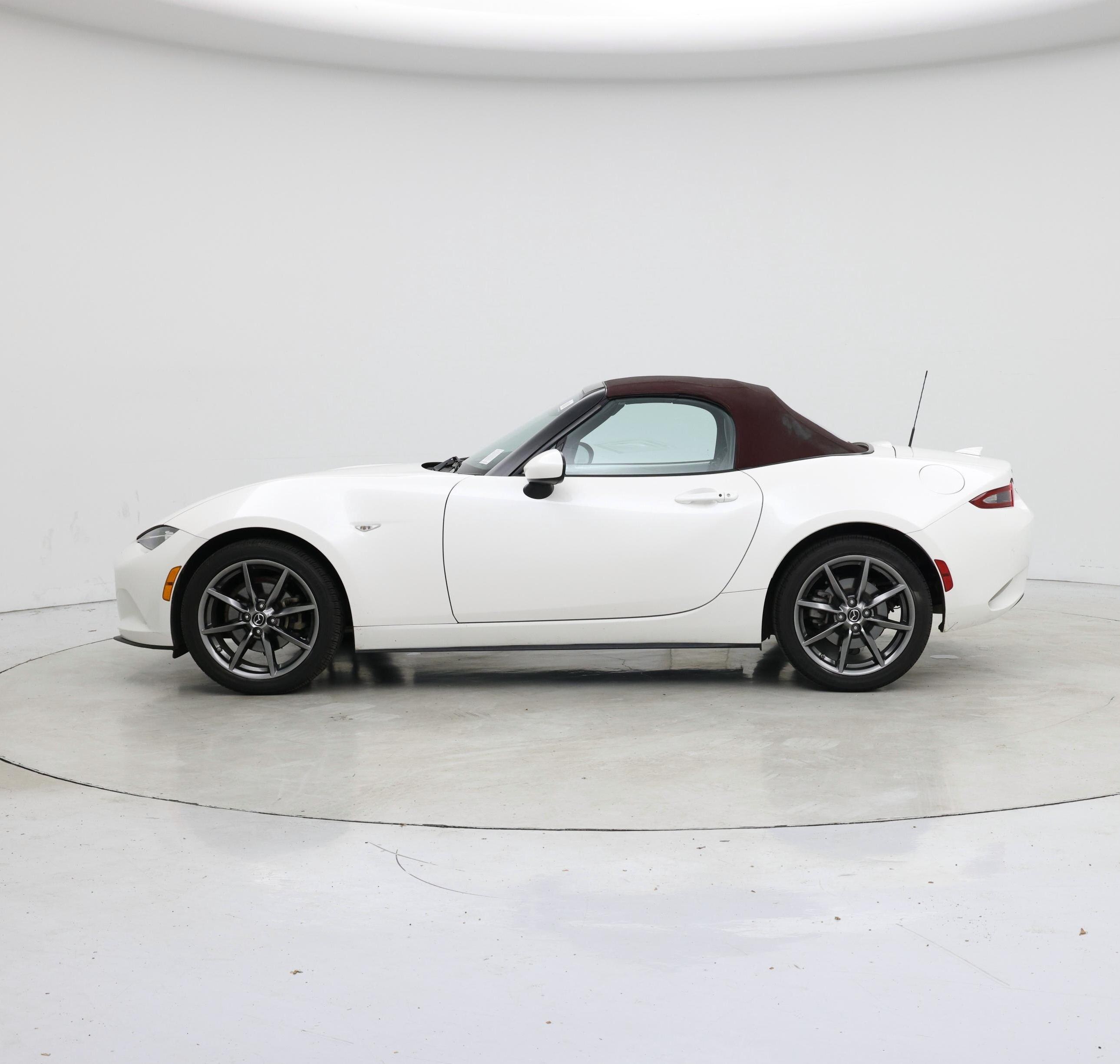 Thumbnail: 2018 Mazda MX-5 Miata - 3