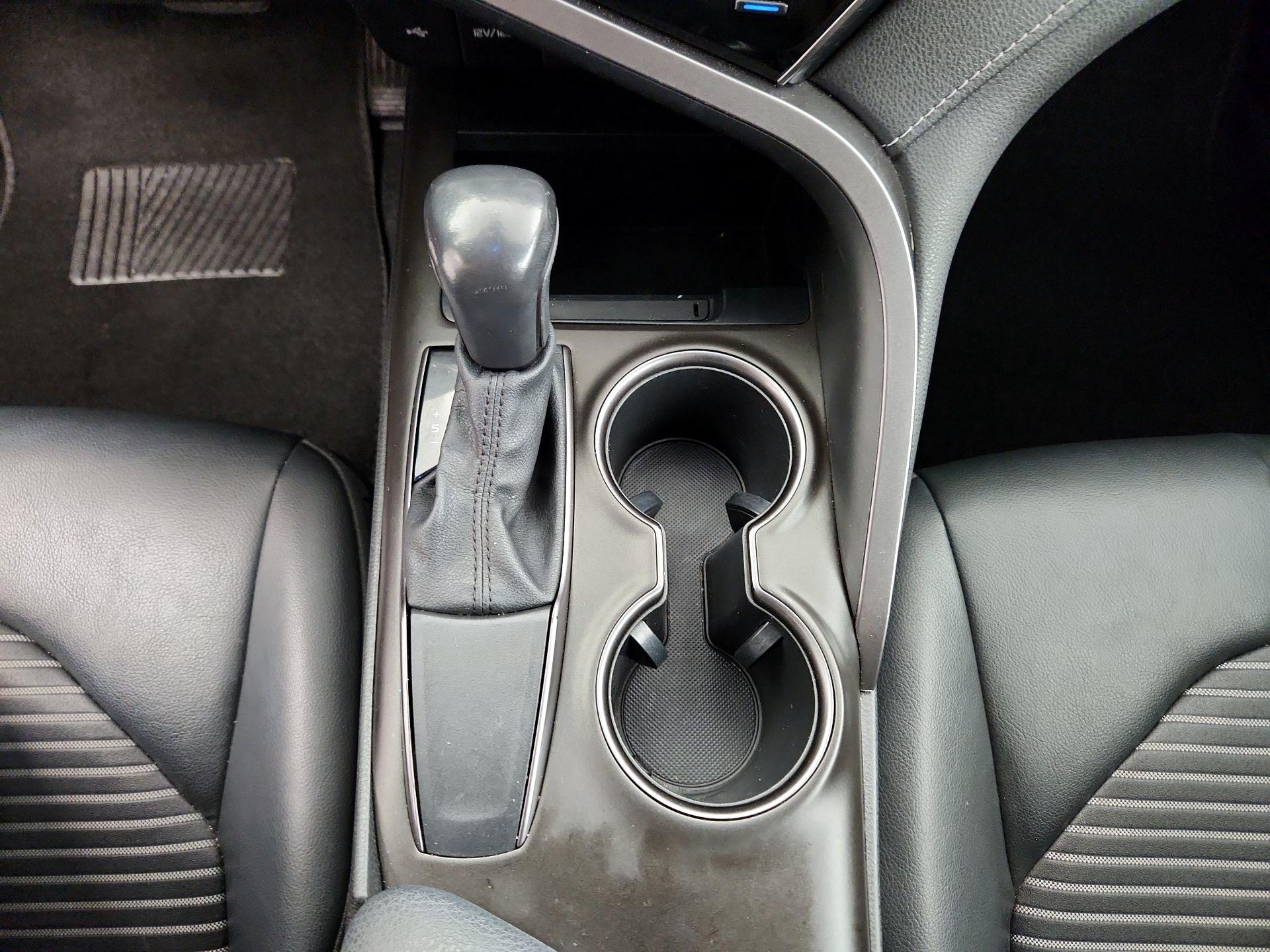 Thumbnail: 2021 Toyota Camry - 16