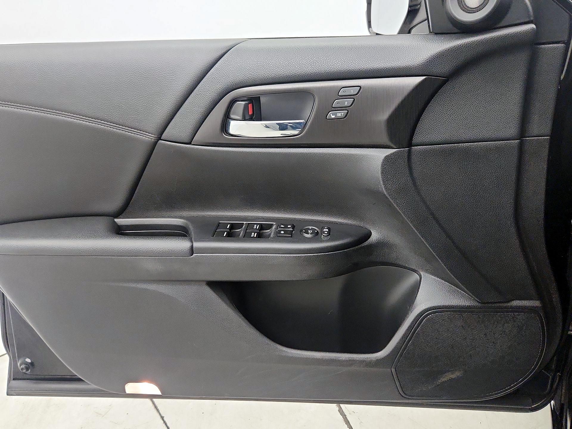 Thumbnail: 2015 Honda Accord - 12