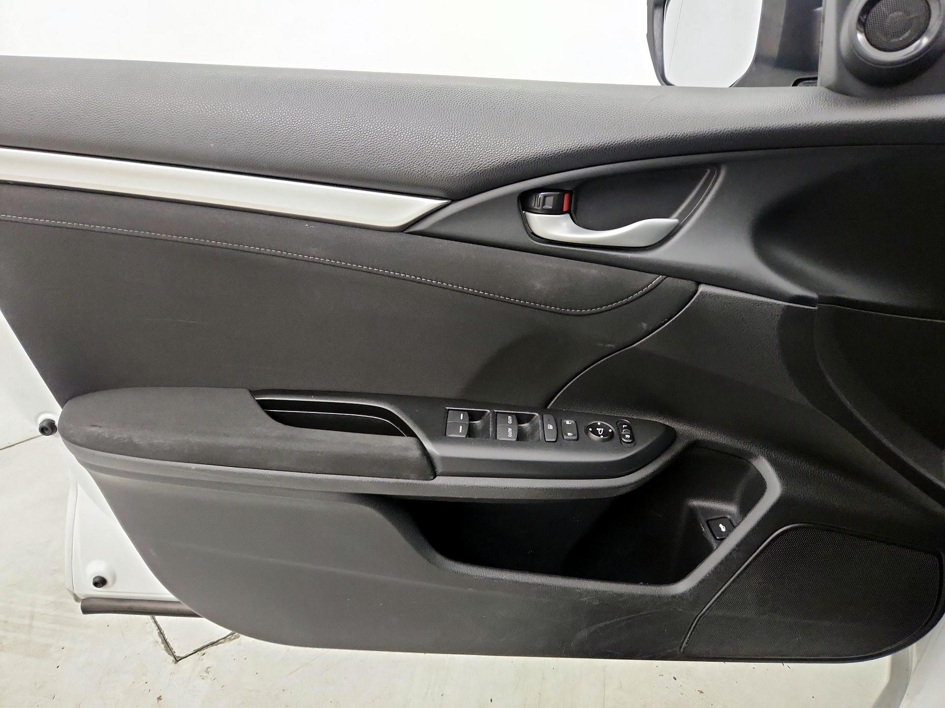 Thumbnail: 2016 Honda Civic - 12