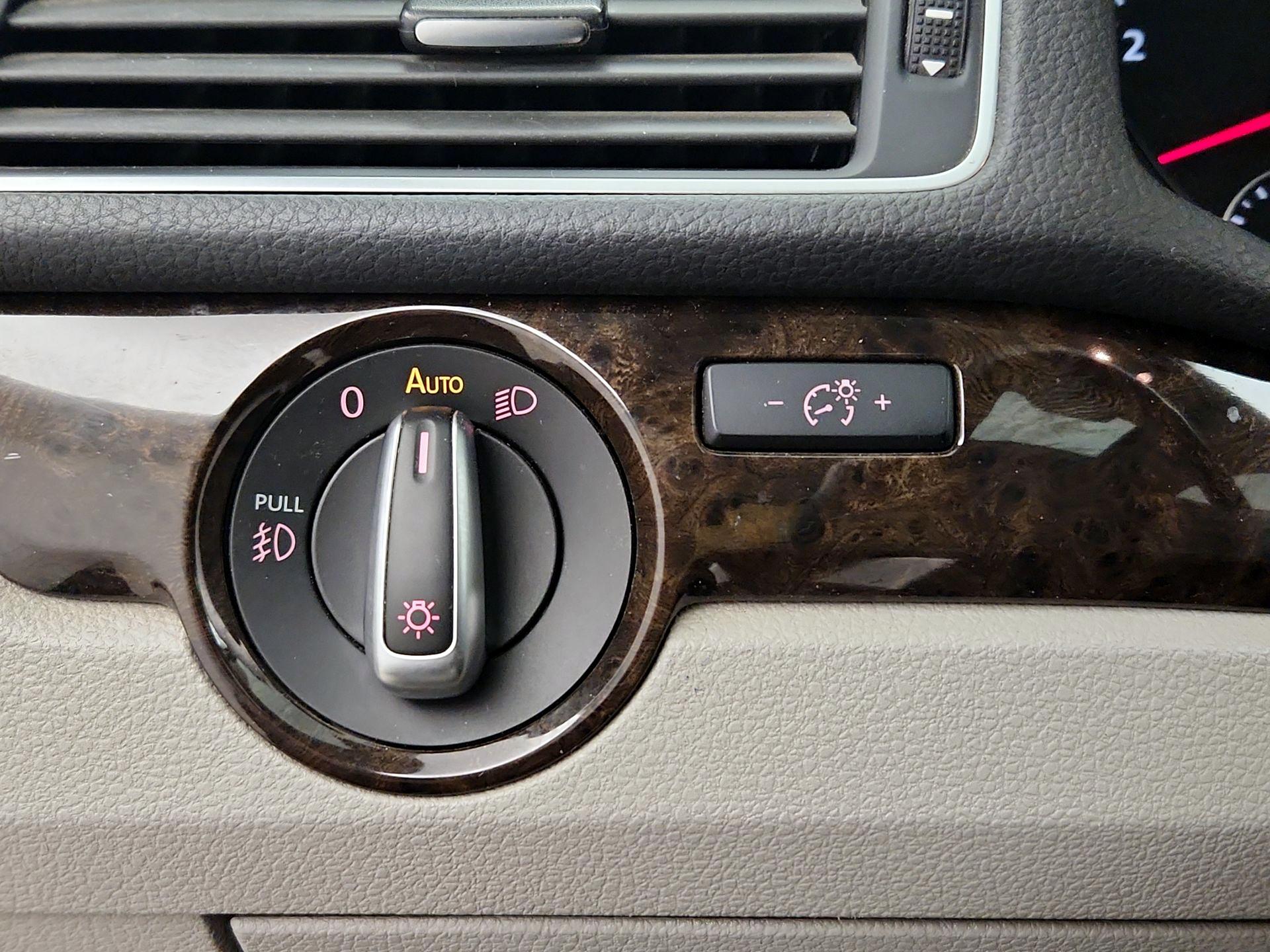 Thumbnail: 2015 Volkswagen Passat - 13