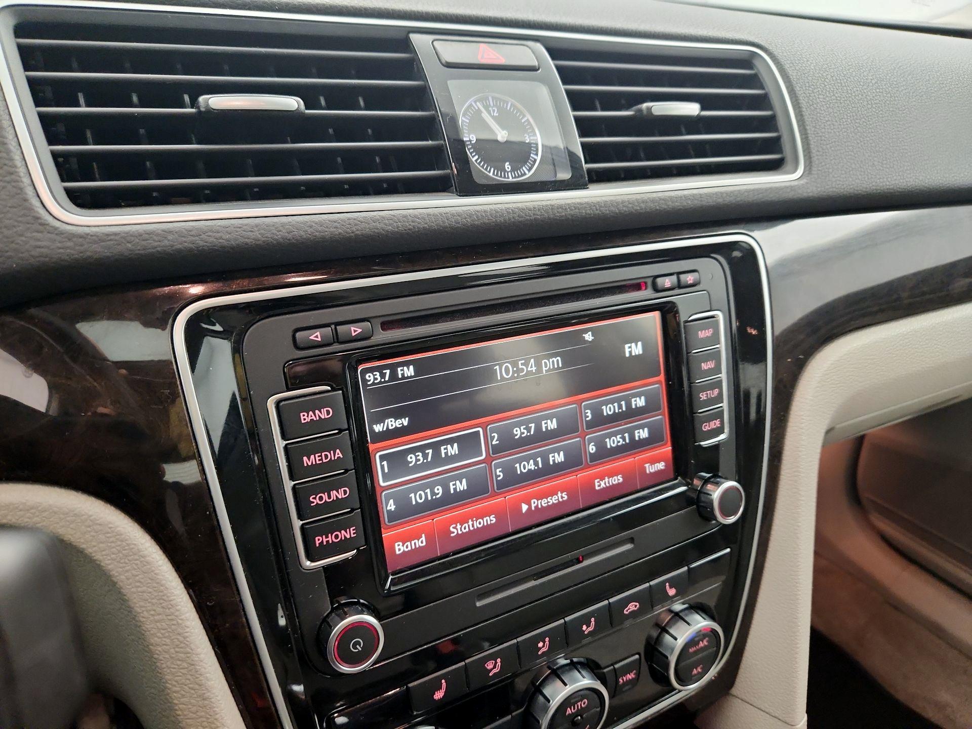 Thumbnail: 2015 Volkswagen Passat - 15