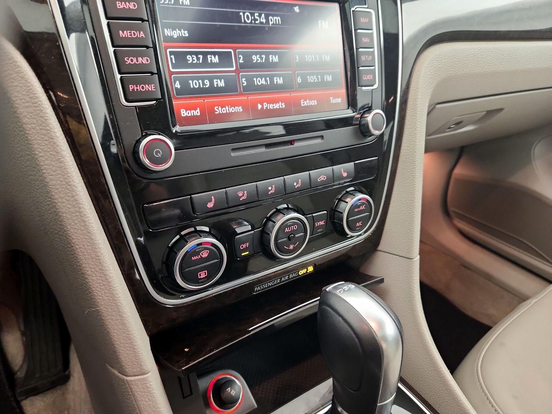 Thumbnail: 2015 Volkswagen Passat - 16