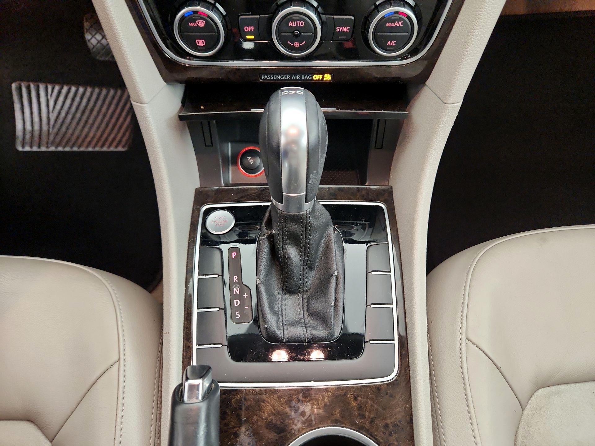 Thumbnail: 2015 Volkswagen Passat - 17