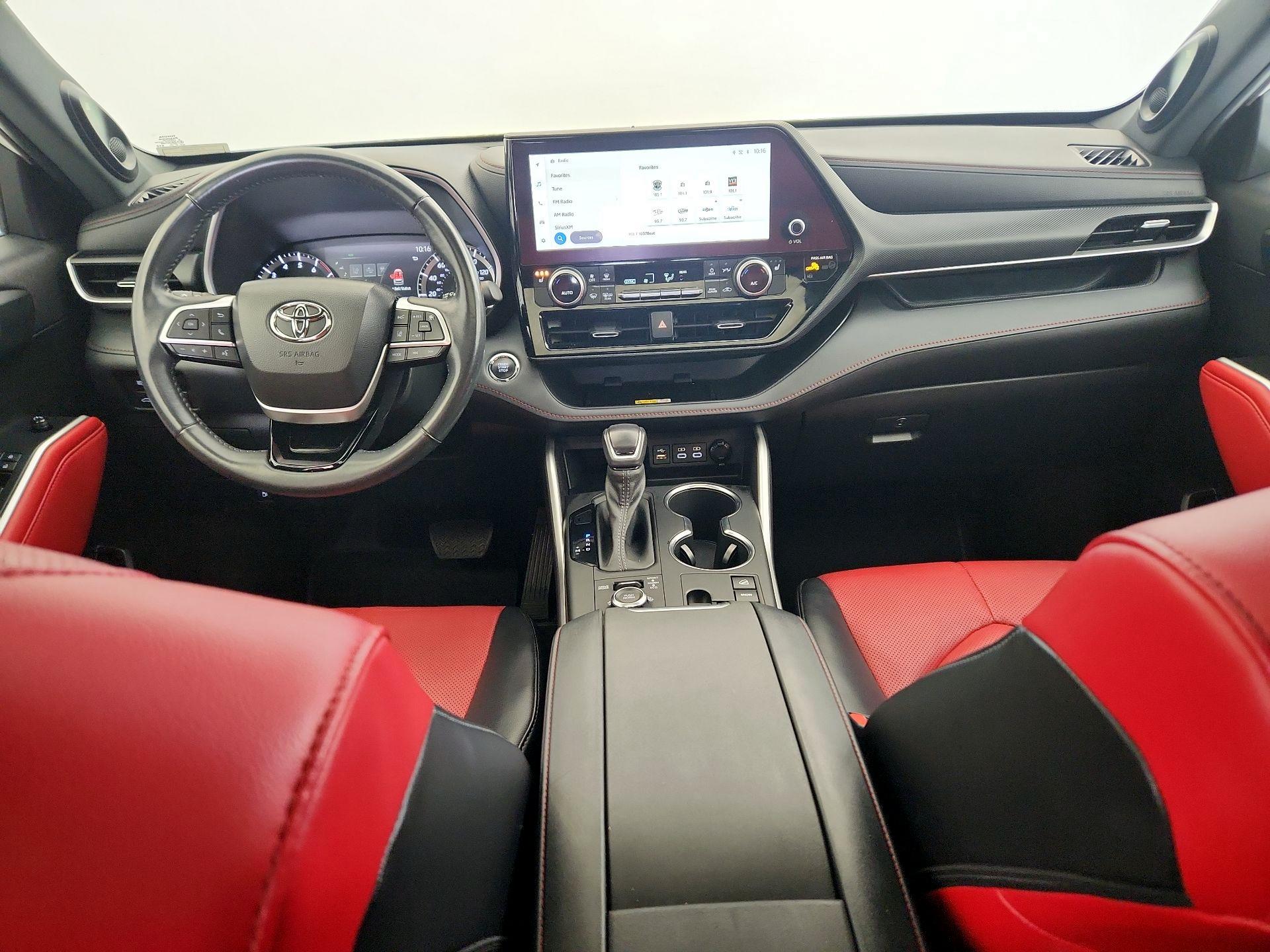 Thumbnail: 2023 Toyota Highlander - 9