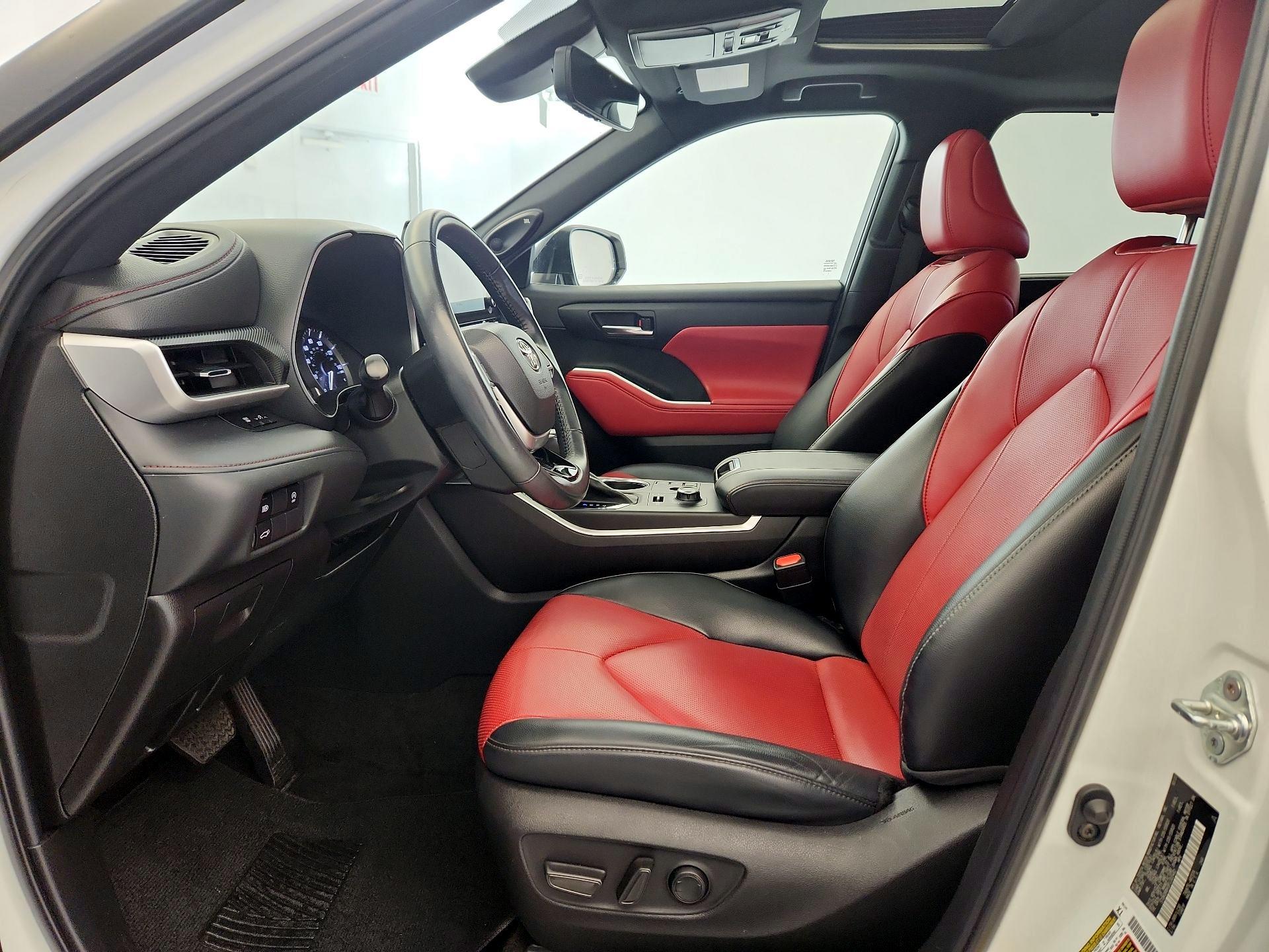 Thumbnail: 2023 Toyota Highlander - 11